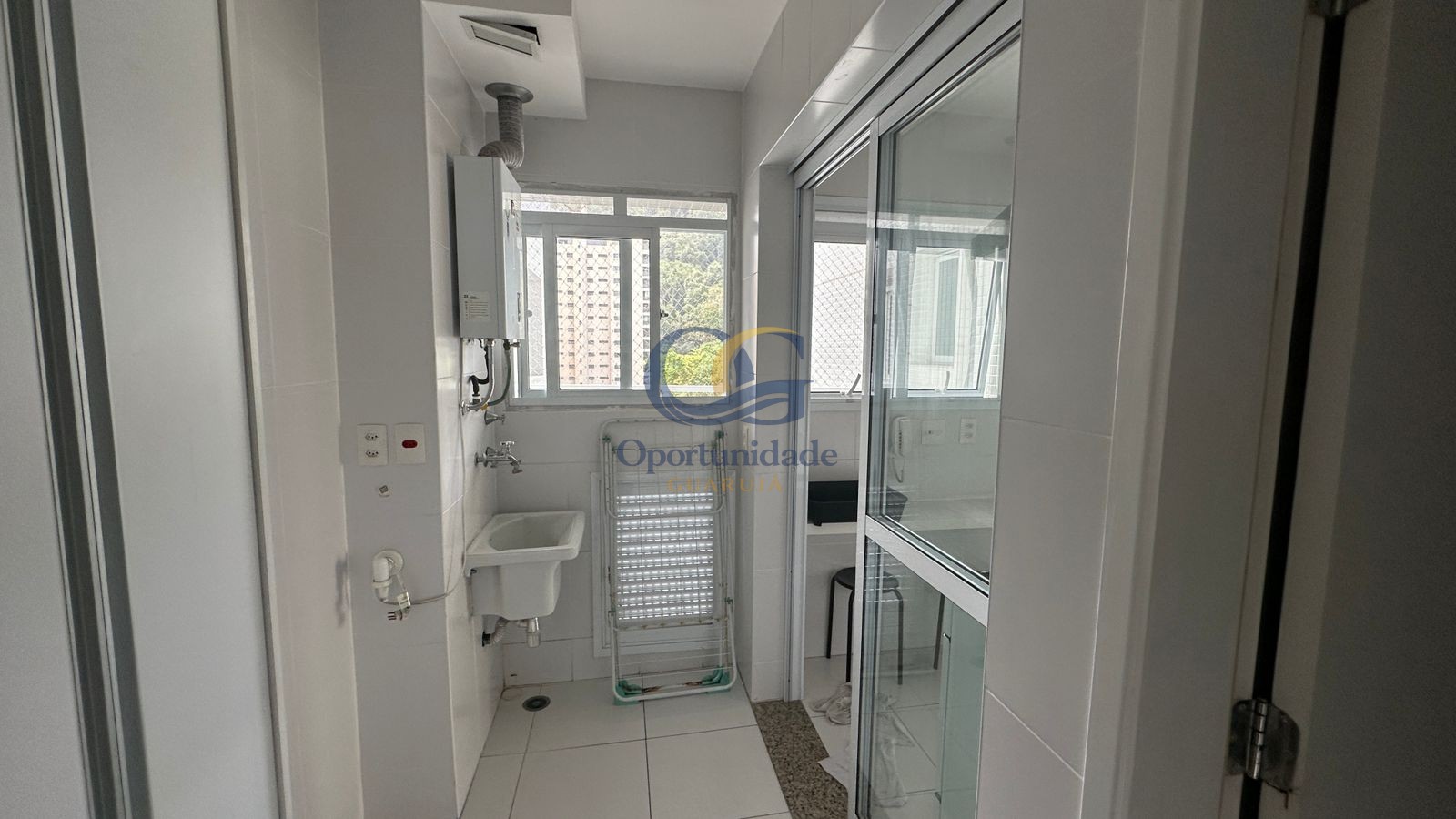 Apartamento na Praia das Pitangueiras, Guarujá - SP