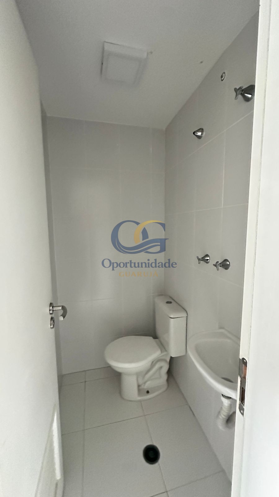 Apartamento na Praia das Pitangueiras, Guarujá - SP