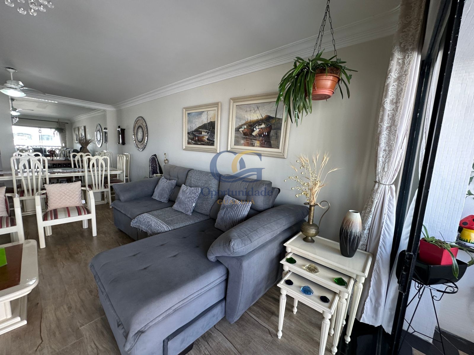 Apartamento na Praia das Pitangueiras, Guarujá - SP