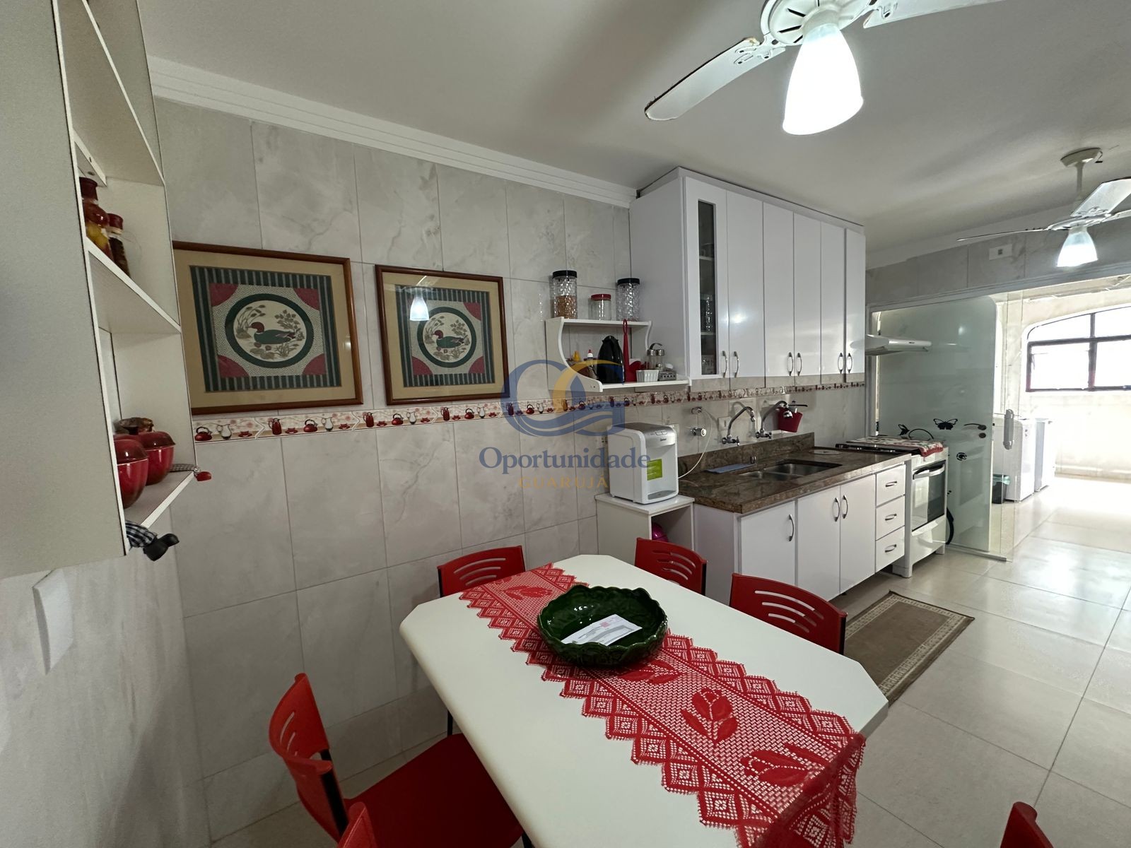 Apartamento na Praia das Pitangueiras, Guarujá - SP