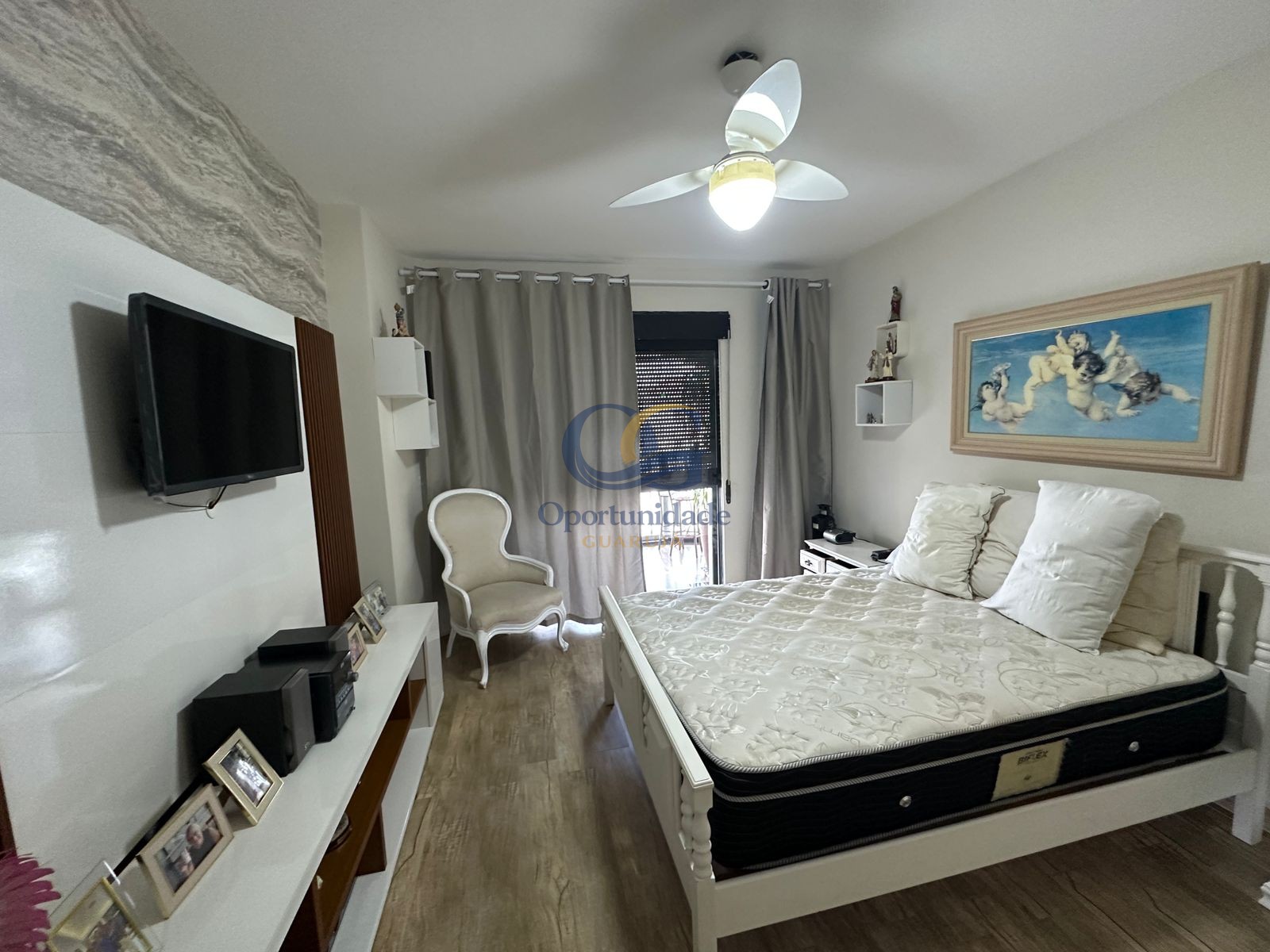 Apartamento na Praia das Pitangueiras, Guarujá - SP