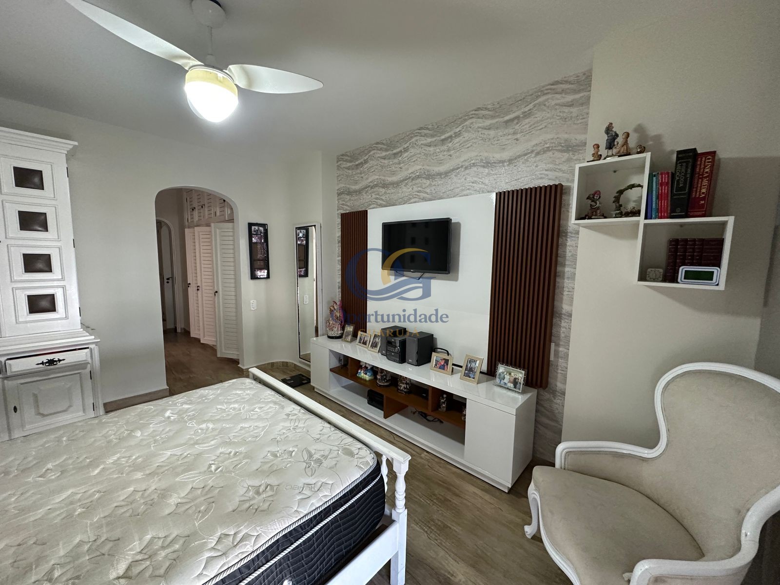 Apartamento na Praia das Pitangueiras, Guarujá - SP