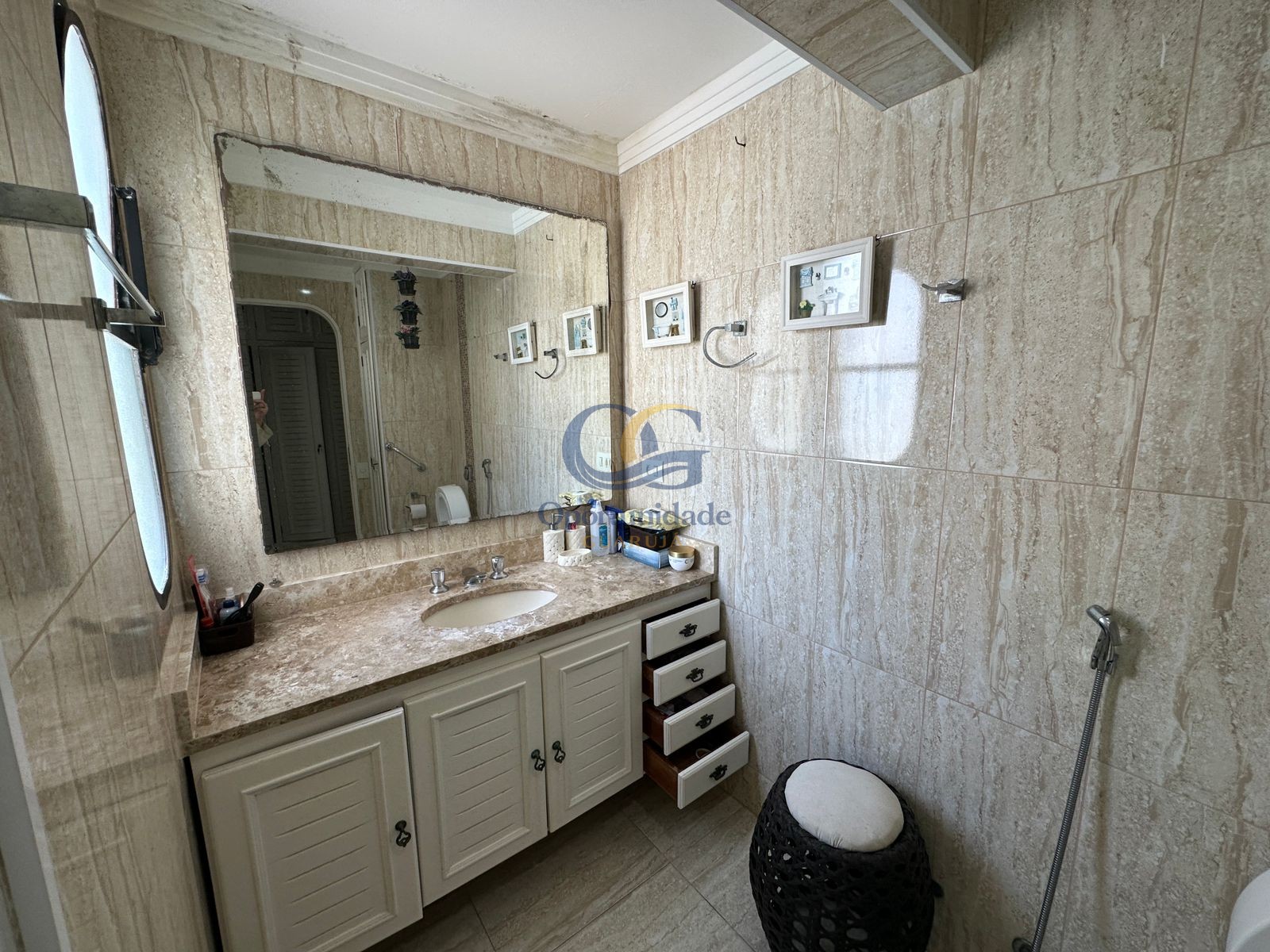 Apartamento na Praia das Pitangueiras, Guarujá - SP