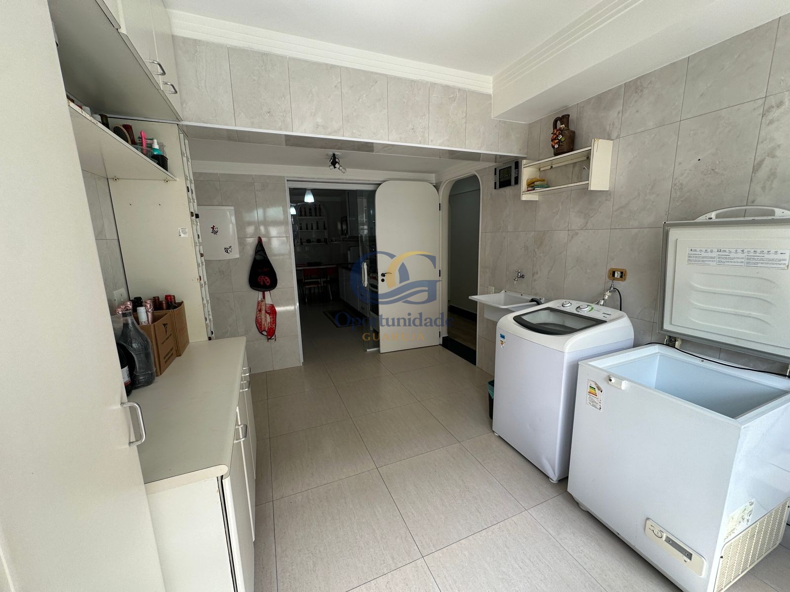 Apartamento na Praia das Pitangueiras, Guarujá - SP