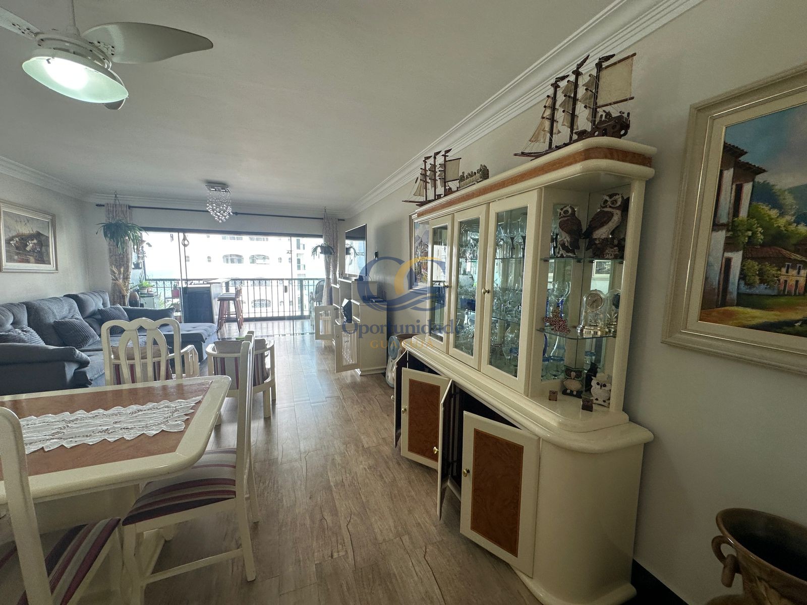 Apartamento na Praia das Pitangueiras, Guarujá - SP