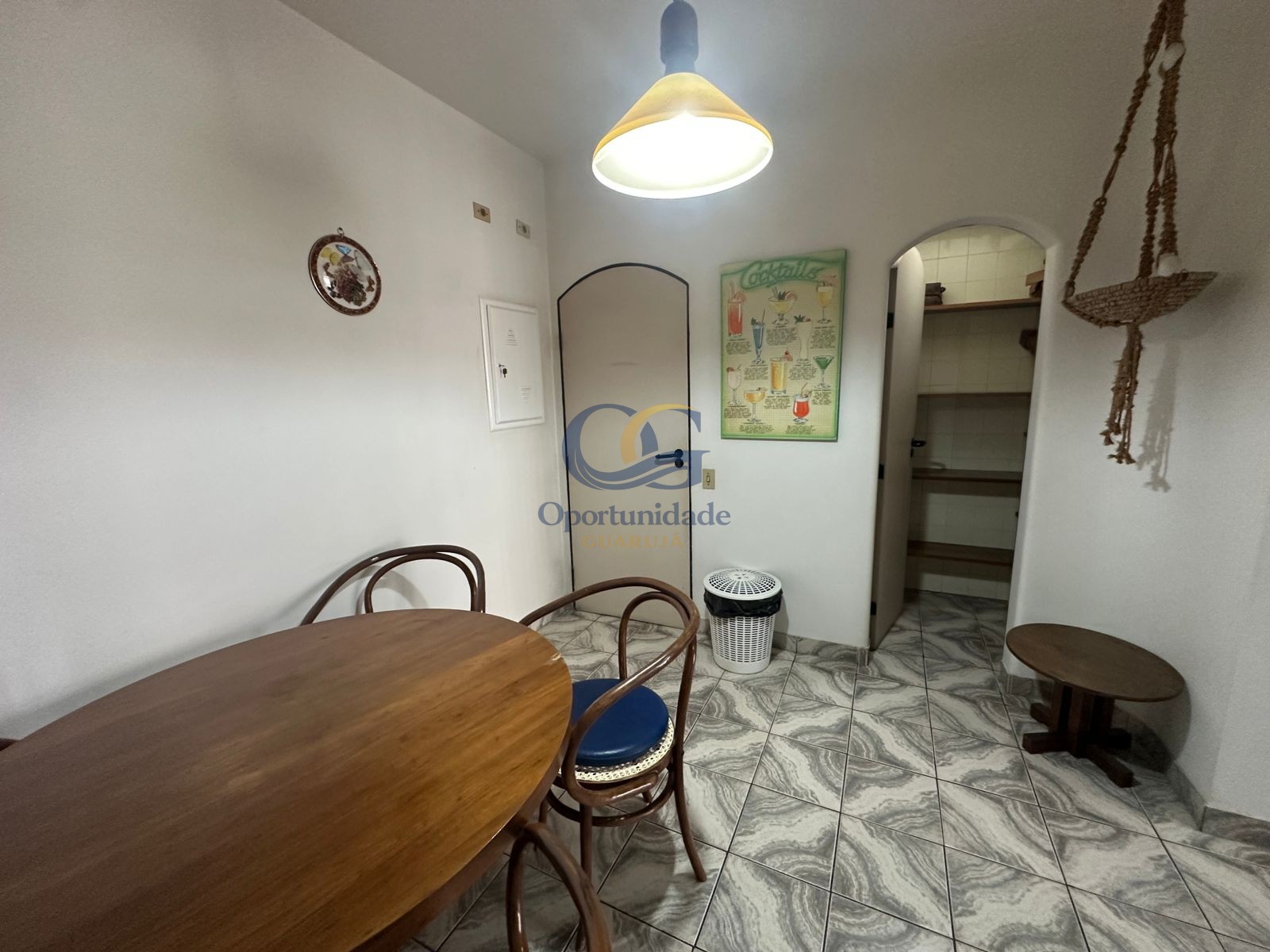 Apartamento na Praia das Pitangueiras, Guarujá - SP
