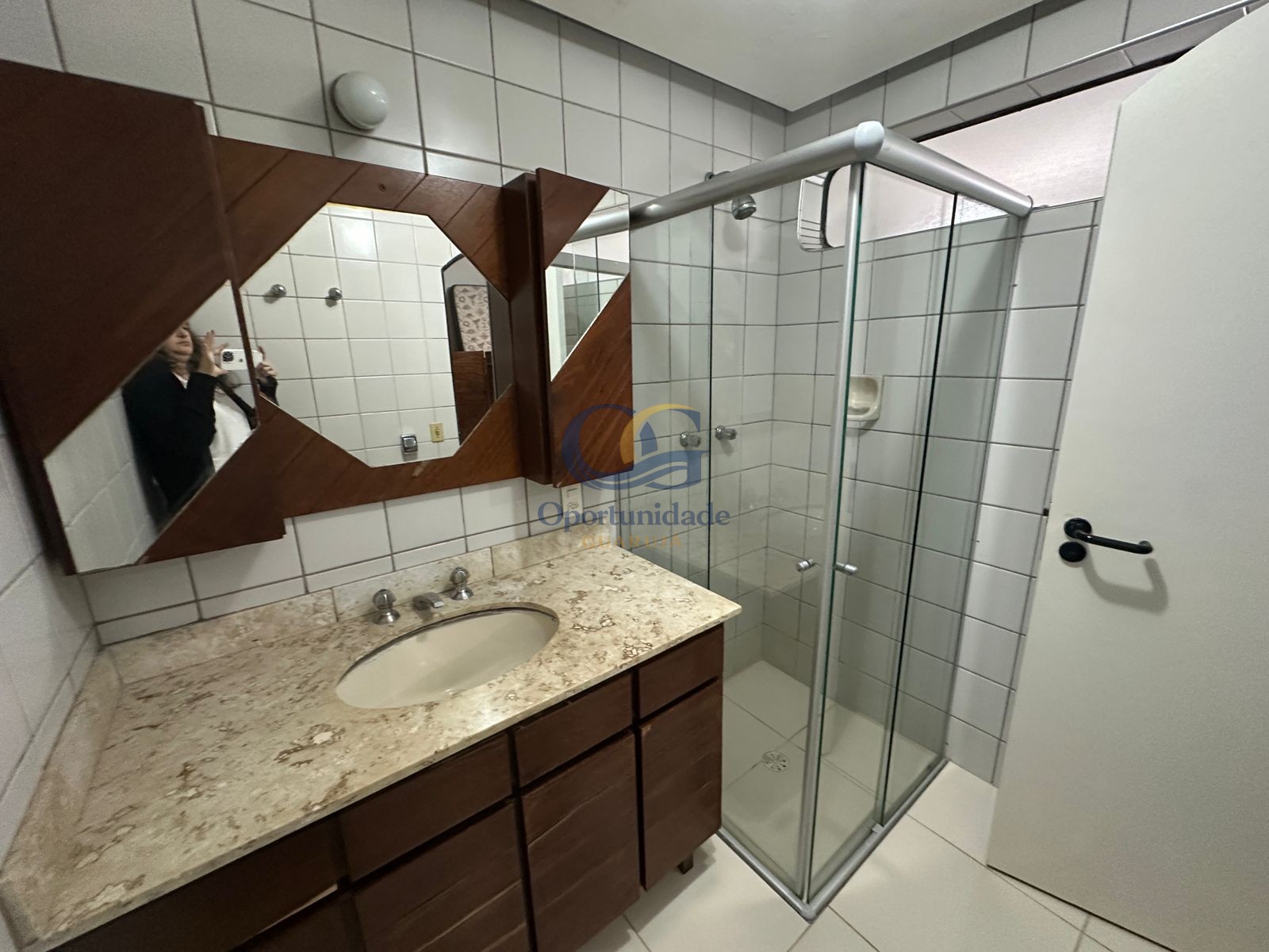 Apartamento na Praia das Pitangueiras, Guarujá - SP