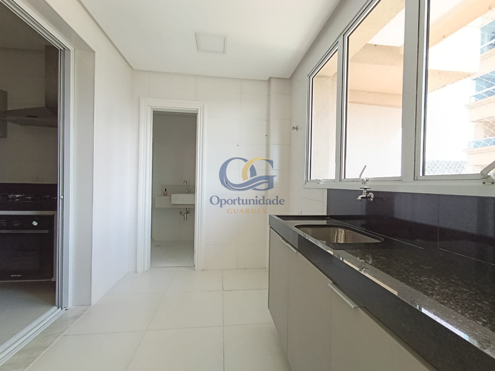 Apartamento na Praia da Enseada, Guarujá - SP