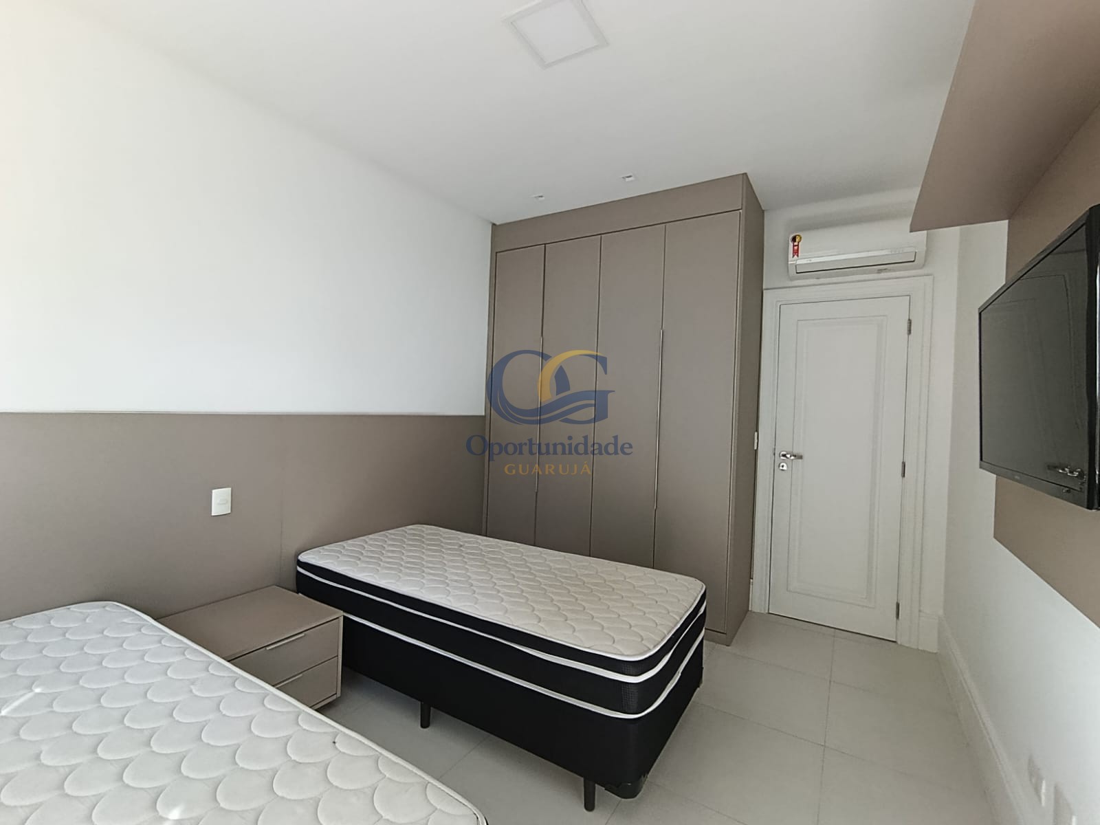 Apartamento na Praia da Enseada, Guarujá - SP