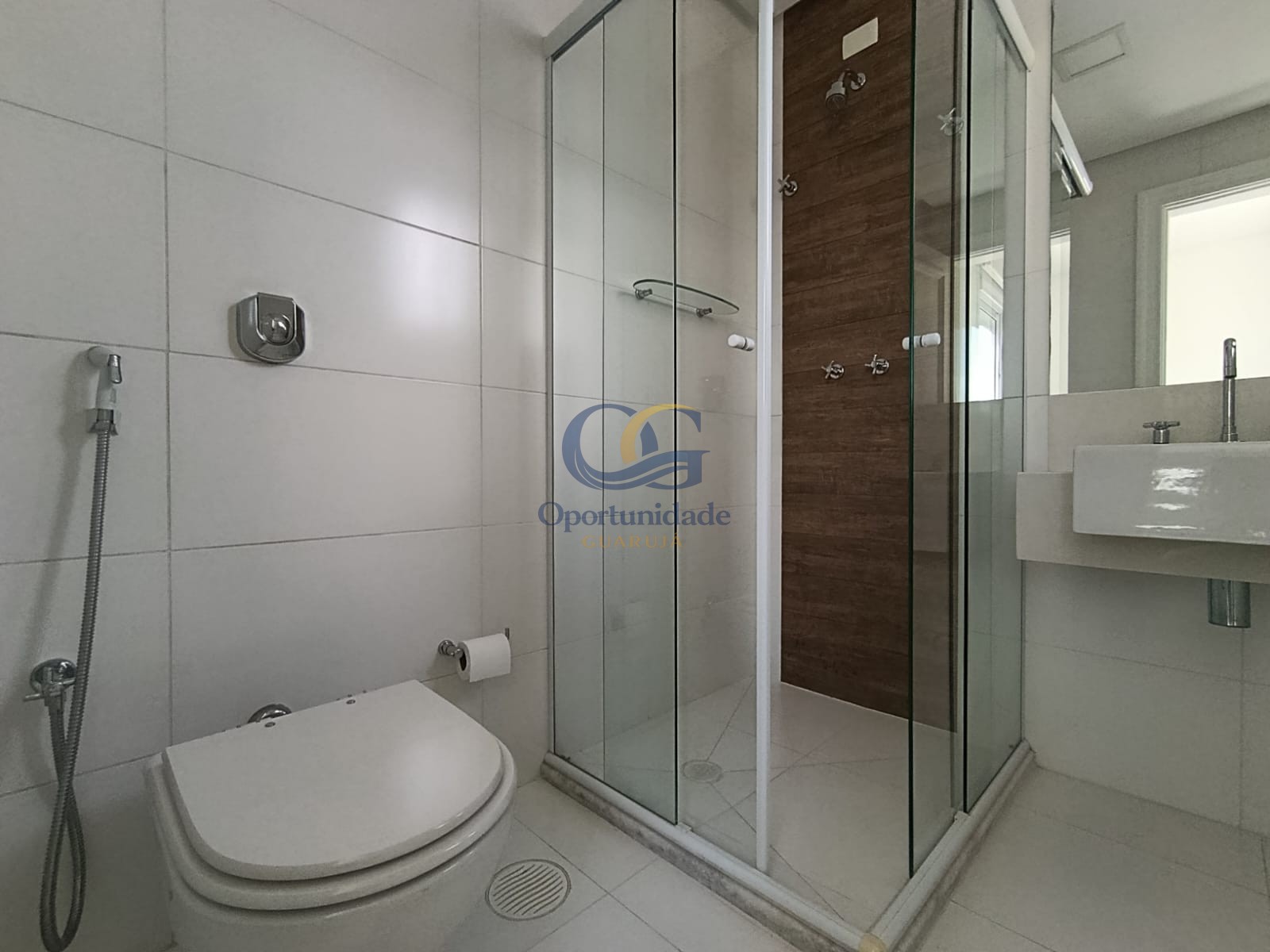 Apartamento na Praia da Enseada, Guarujá - SP