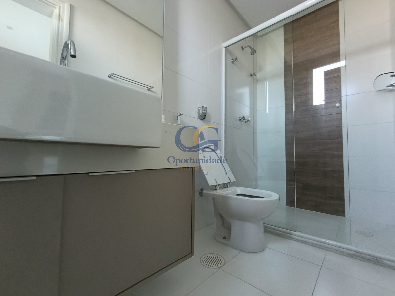 Apartamento na Praia da Enseada, Guarujá - SP
