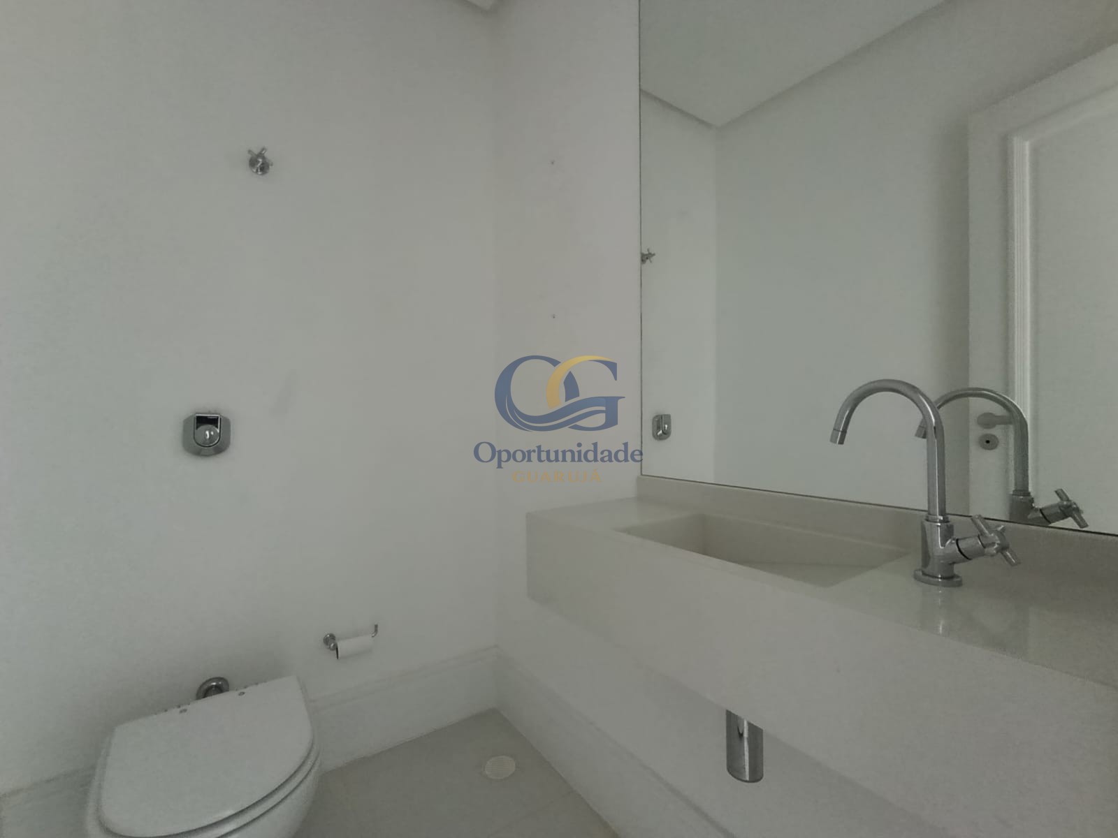 Apartamento na Praia da Enseada, Guarujá - SP