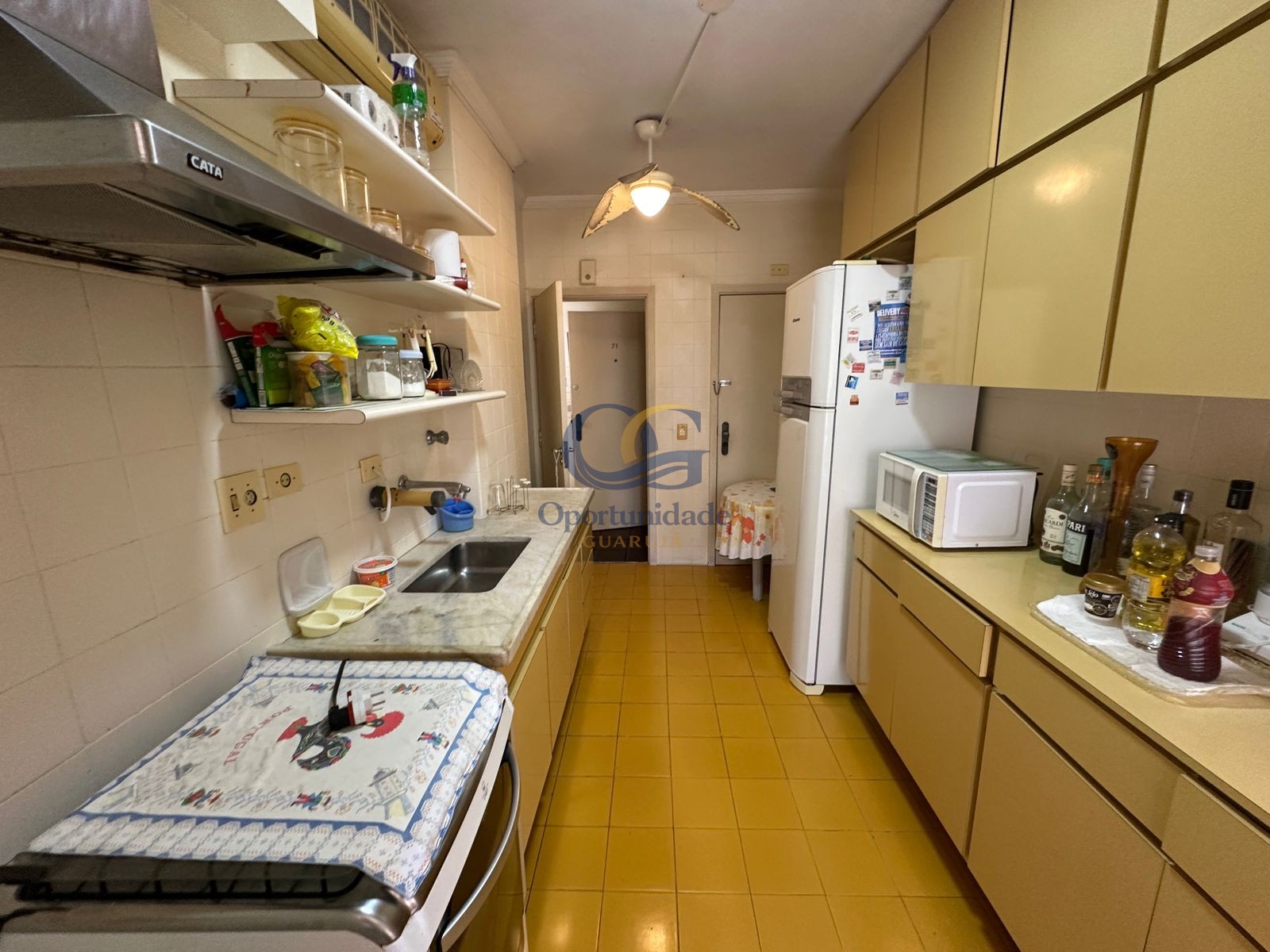 Apartamento na Praia das Pitangueiras, Guarujá - SP