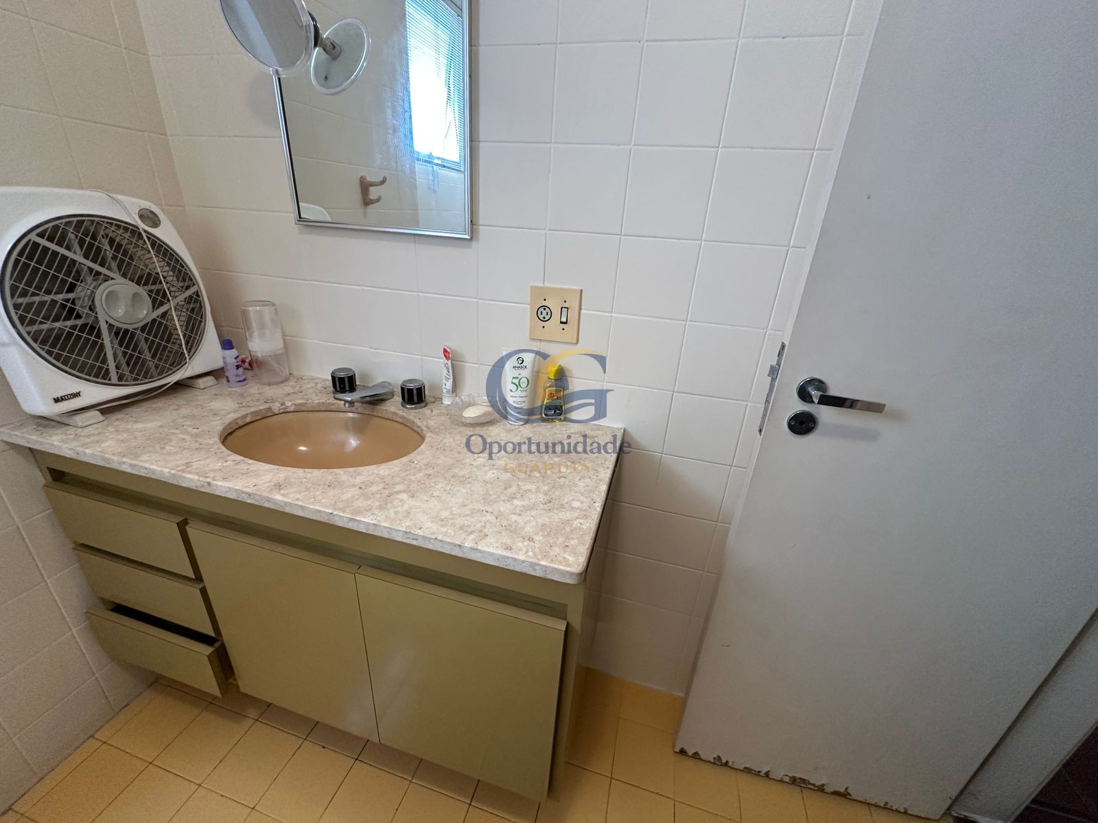 Apartamento na Praia das Pitangueiras, Guarujá - SP
