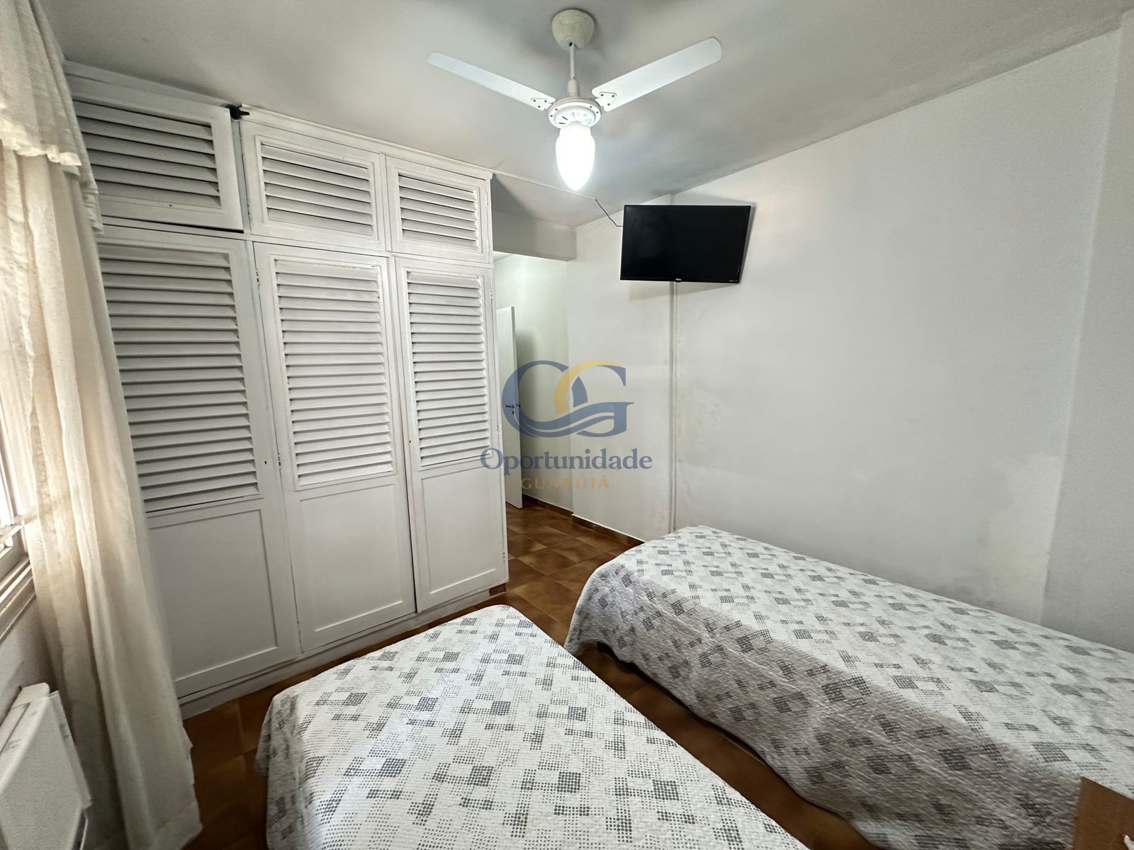 Apartamento na Praia das Pitangueiras, Guarujá - SP