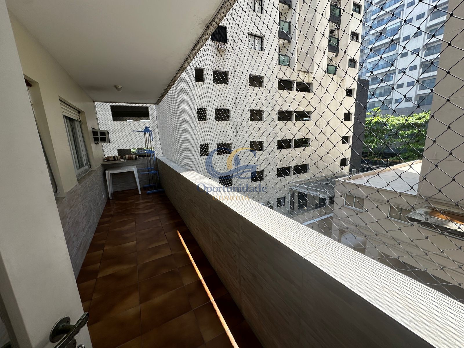 Apartamento na Praia das Pitangueiras, Guarujá - SP