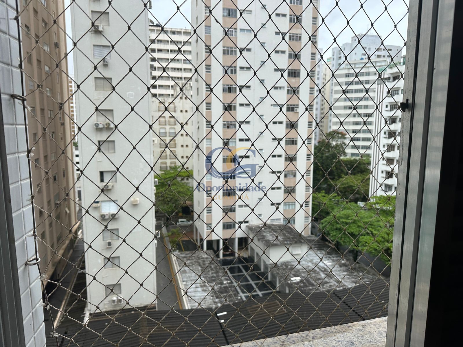 Apartamento na Praia das Pitangueiras, Guarujá - SP