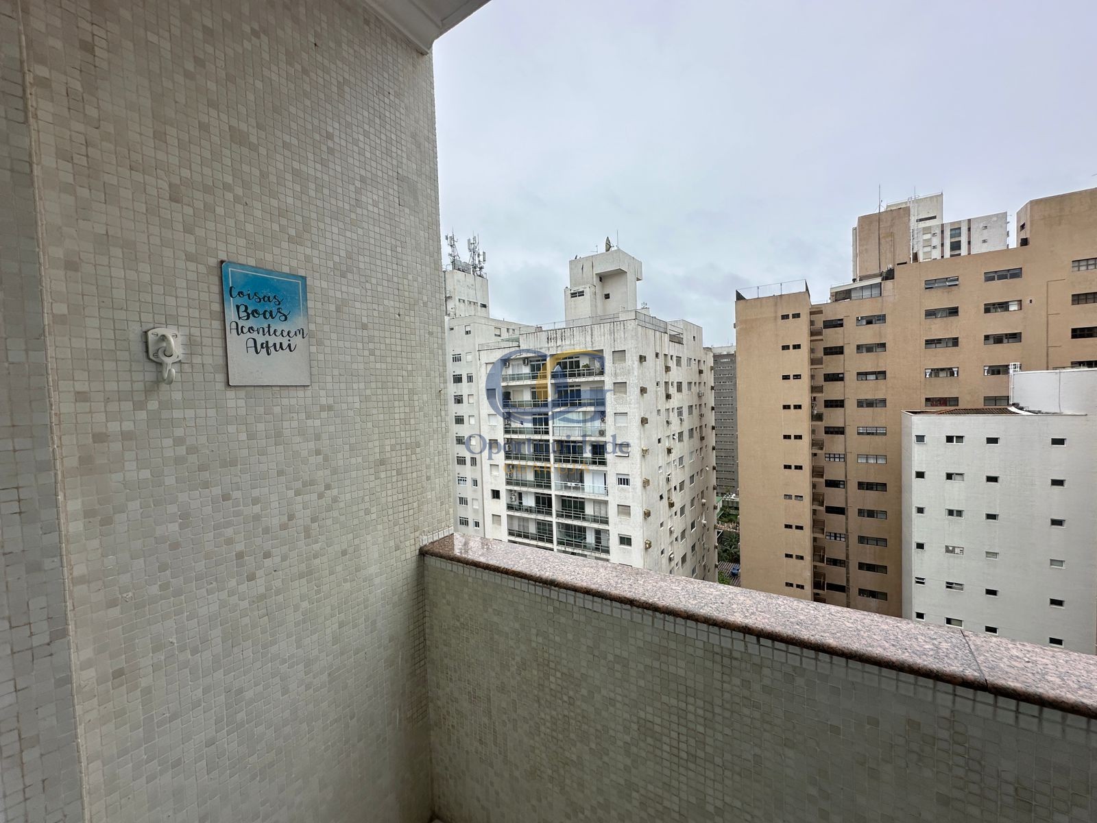 Apartamento na Praia das Pitangueiras, Guarujá - SP