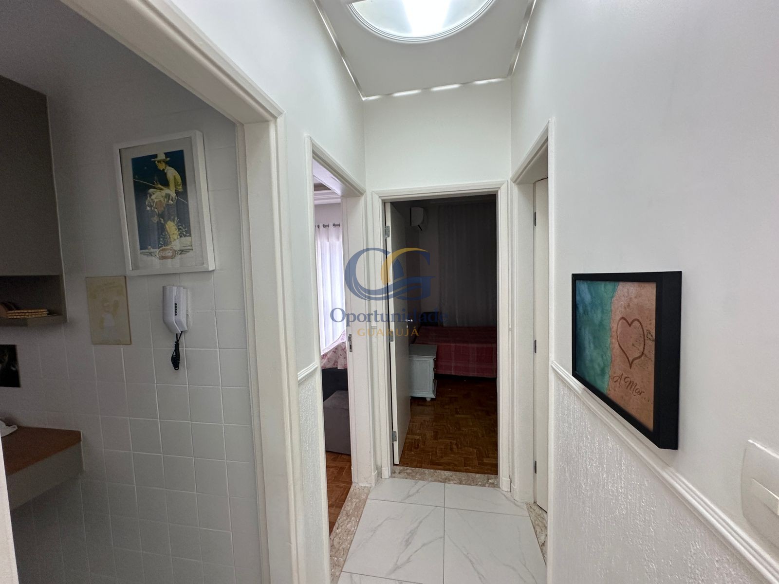 Apartamento na Praia das Pitangueiras, Guarujá - SP