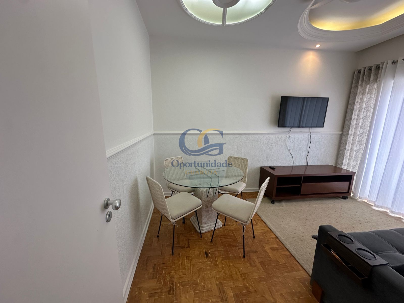Apartamento na Praia das Pitangueiras, Guarujá - SP