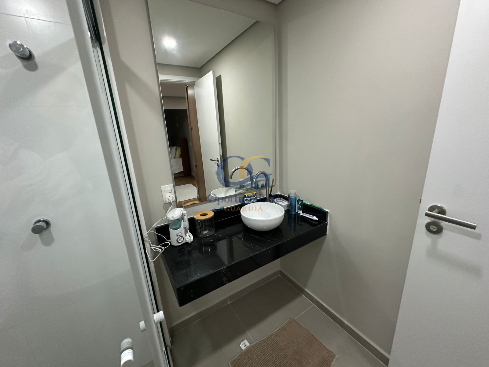 Apartamento na Praia das Pitangueiras, Guarujá - SP