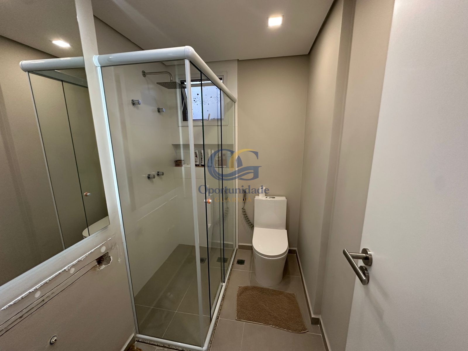 Apartamento na Praia das Pitangueiras, Guarujá - SP
