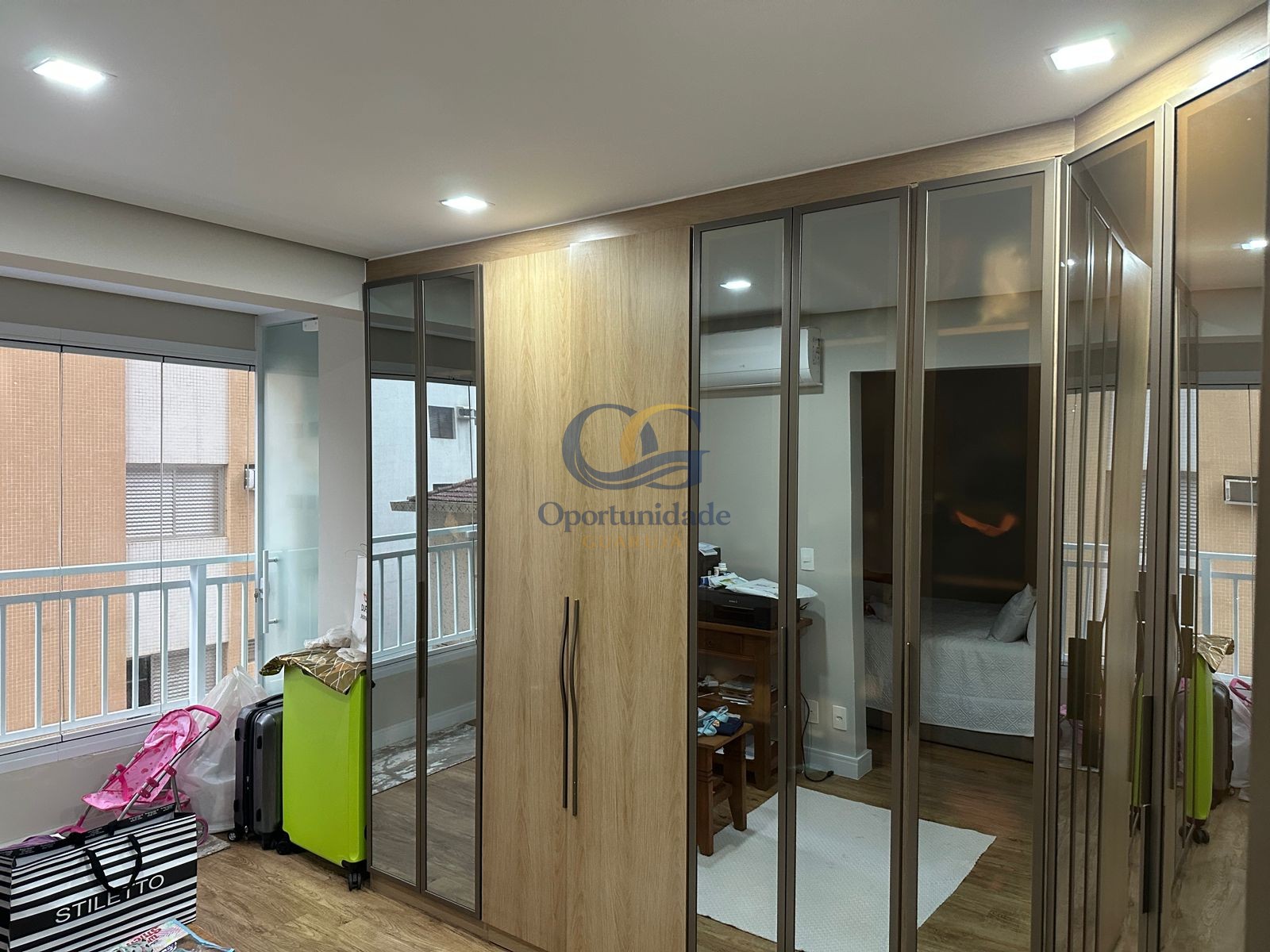 Apartamento na Praia das Pitangueiras, Guarujá - SP