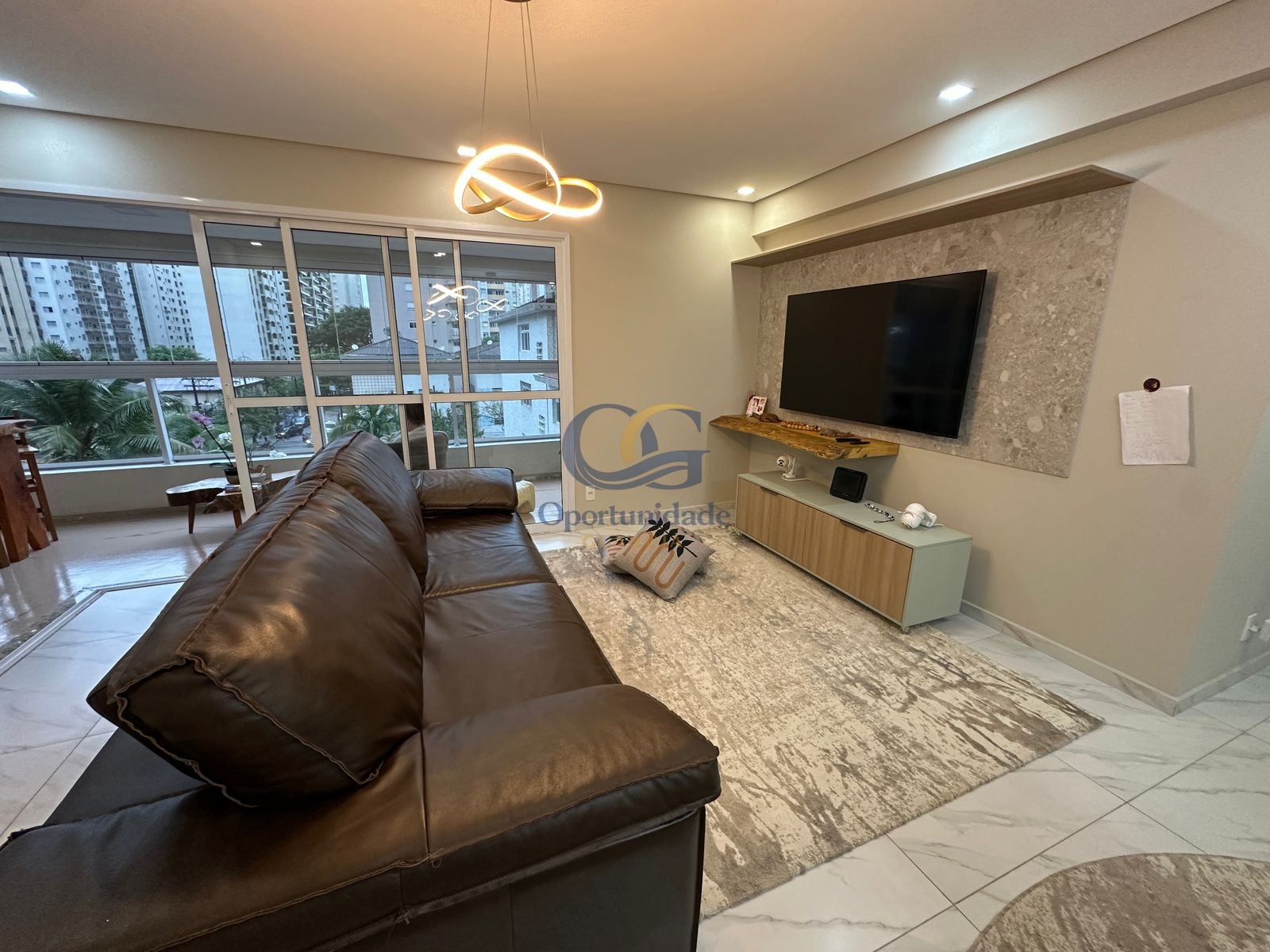 Apartamento na Praia das Pitangueiras, Guarujá - SP