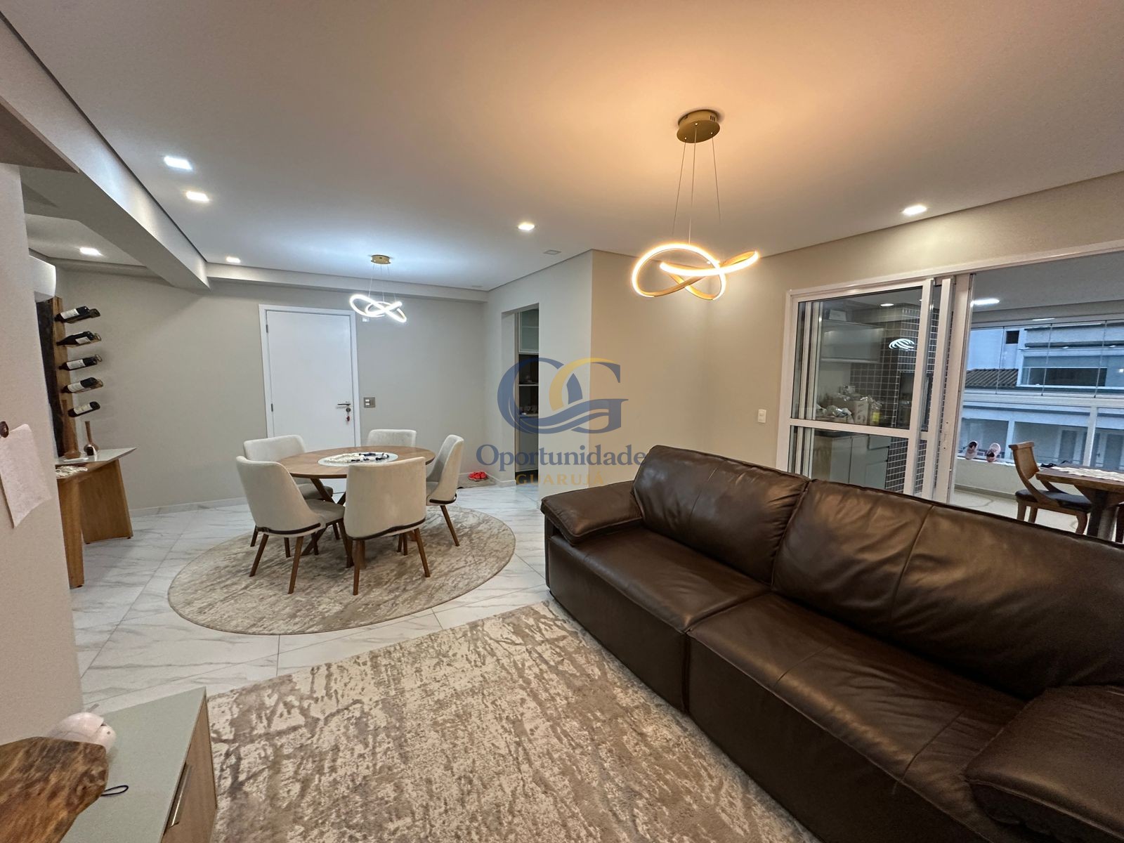 Apartamento na Praia das Pitangueiras, Guarujá - SP