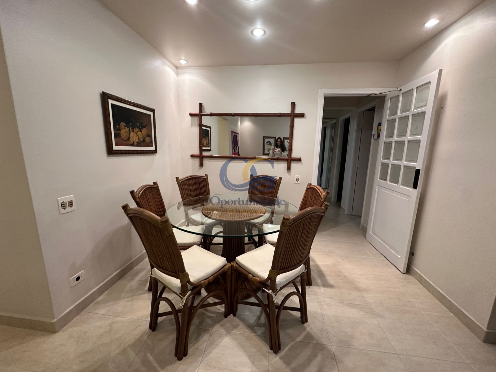 Apartamento na Praia das Pitangueiras, Guarujá - SP