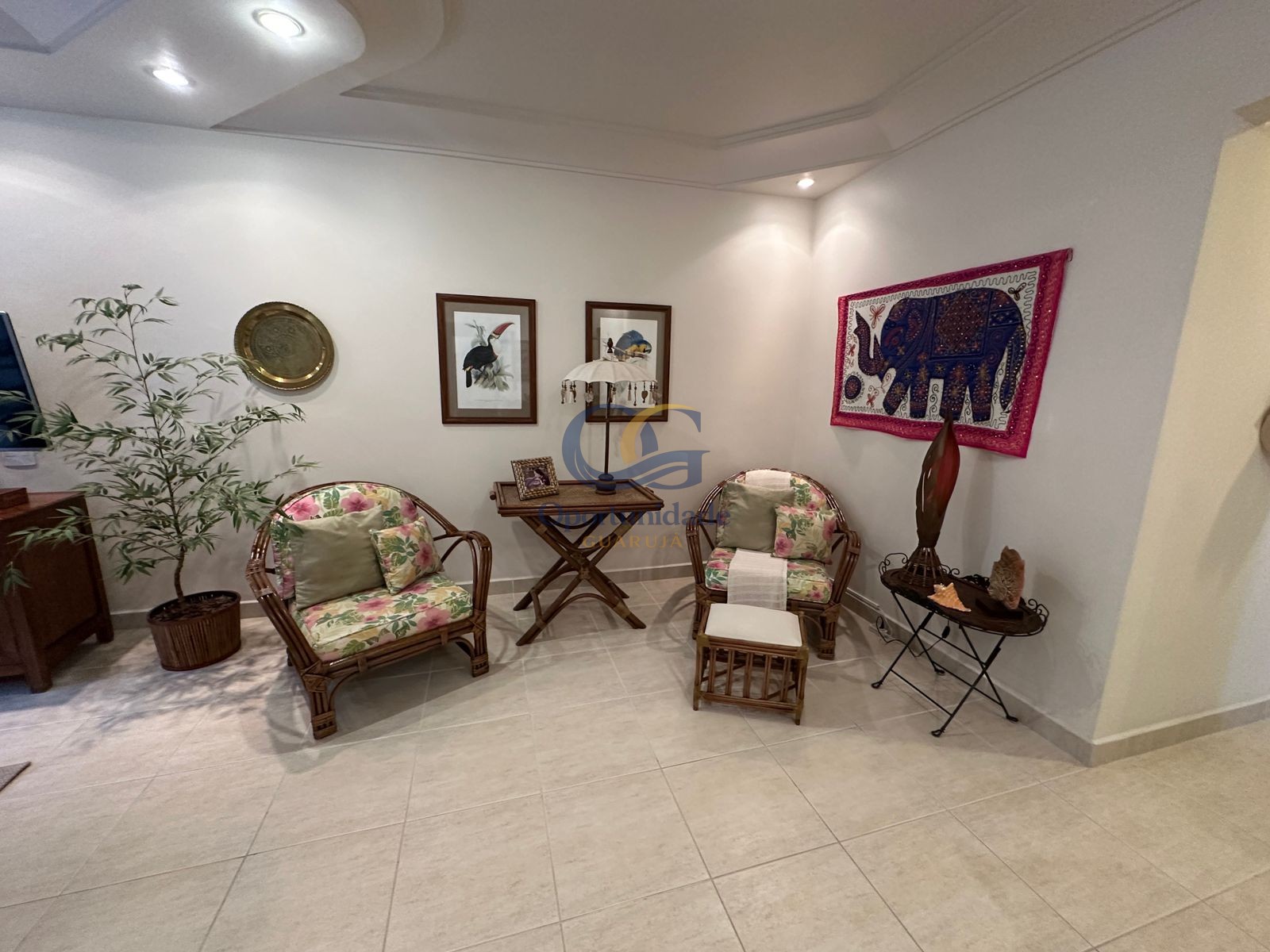 Apartamento na Praia das Pitangueiras, Guarujá - SP
