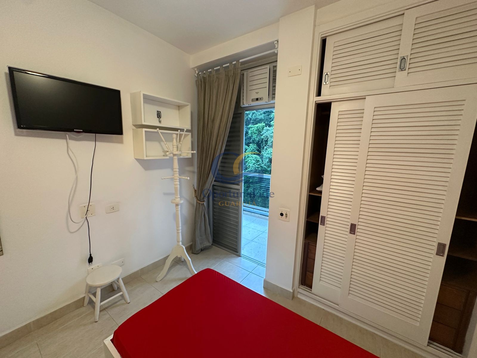 Apartamento na Praia das Pitangueiras, Guarujá - SP