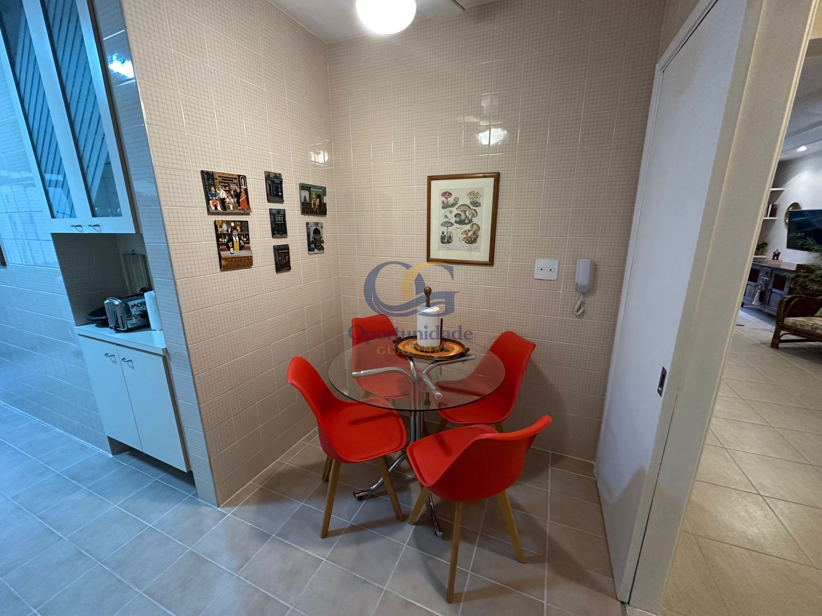 Apartamento na Praia das Pitangueiras, Guarujá - SP