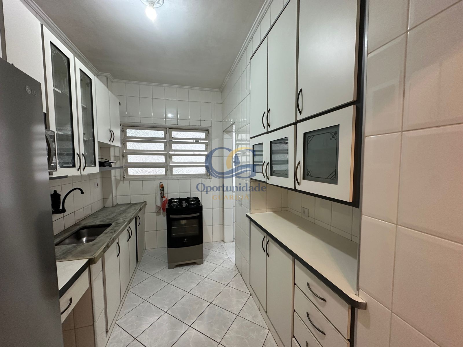 Apartamento na Praia das Pitangueiras, Guarujá - SP