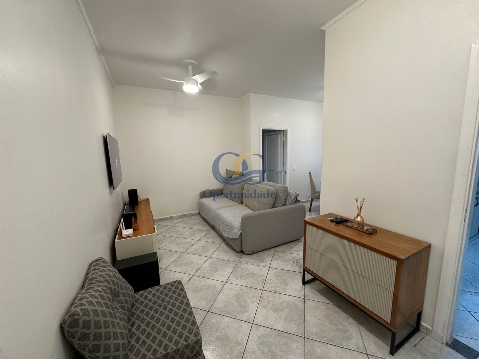 Apartamento na Praia das Pitangueiras, Guarujá - SP