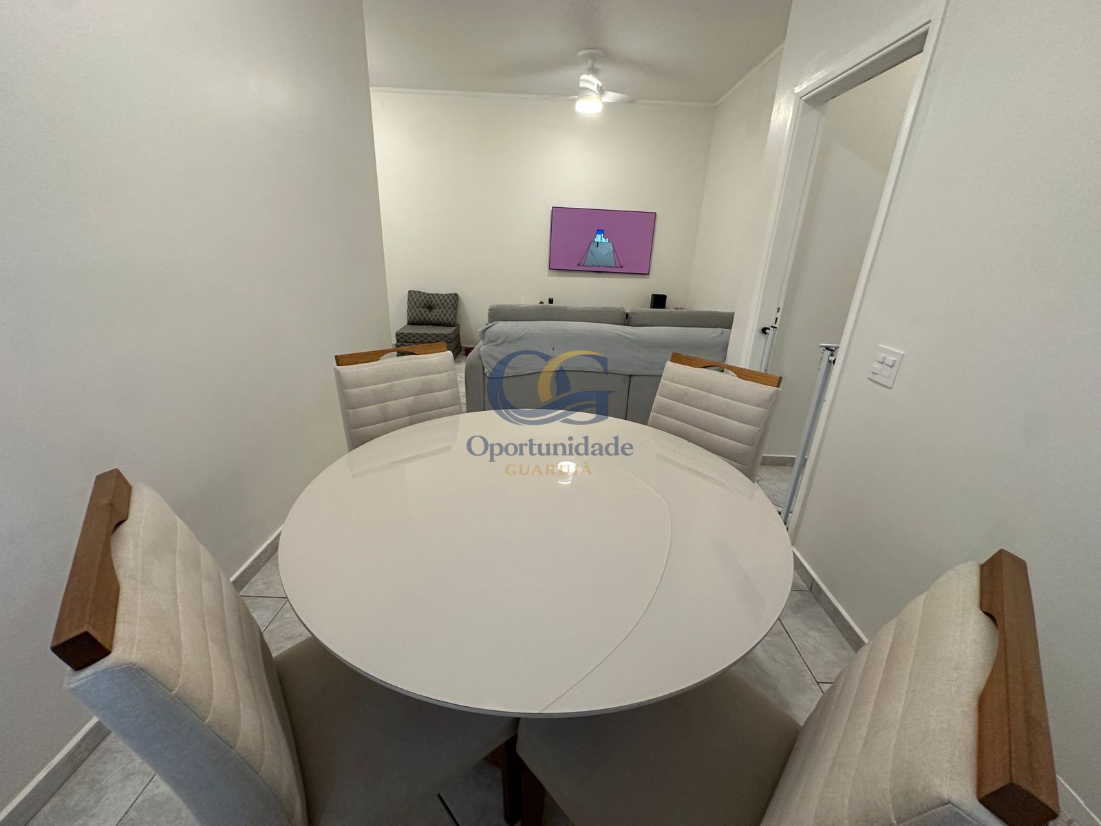Apartamento na Praia das Pitangueiras, Guarujá - SP