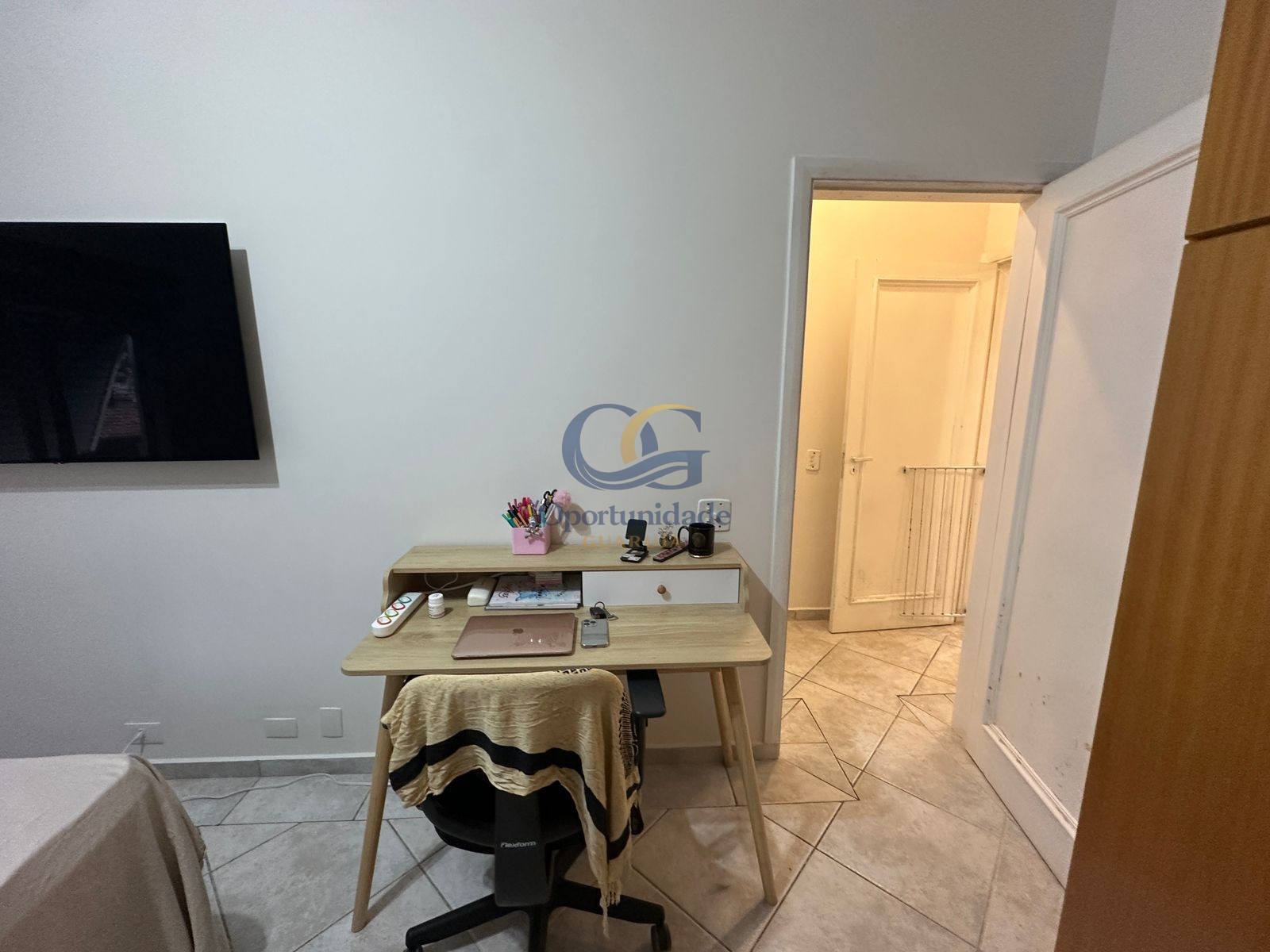 Apartamento na Praia das Pitangueiras, Guarujá - SP