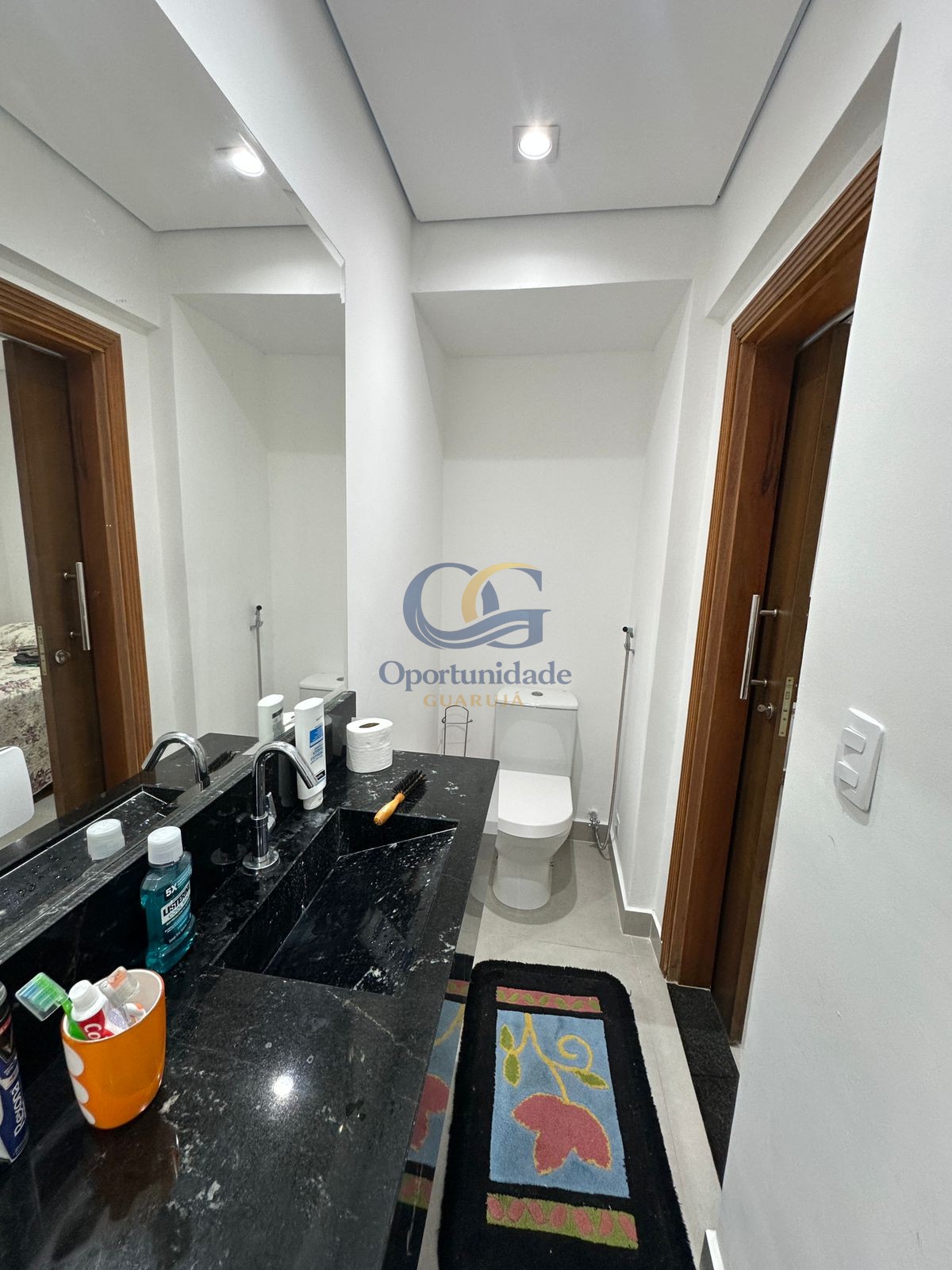 Apartamento na Praia das Pitangueiras, Guarujá - SP