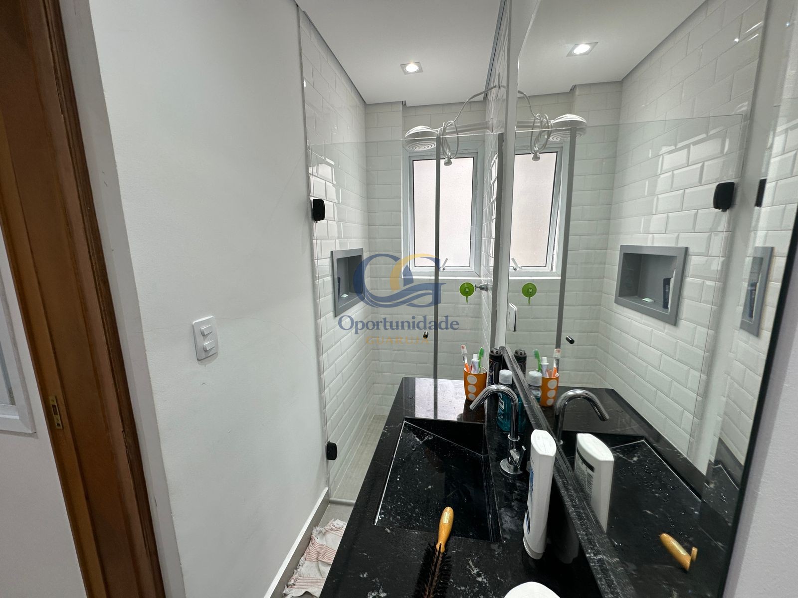 Apartamento na Praia das Pitangueiras, Guarujá - SP