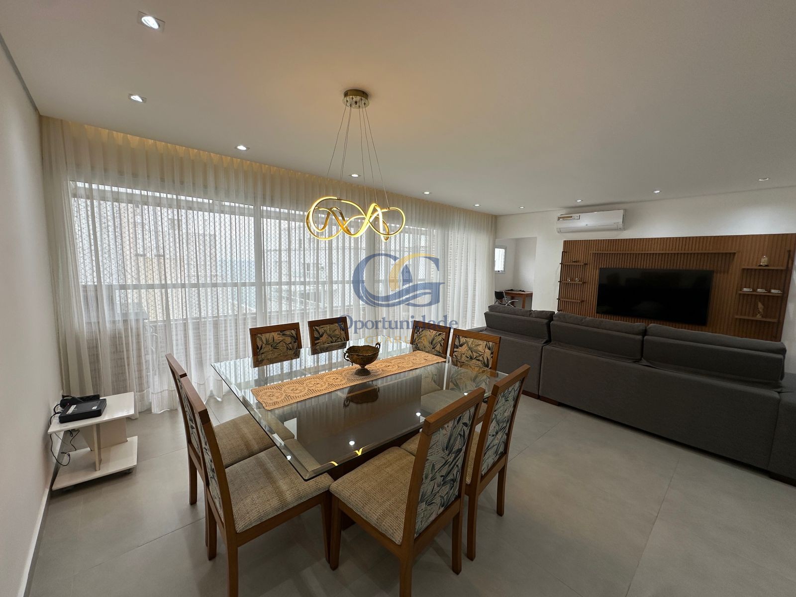 Apartamento na Praia das Pitangueiras, Guarujá - SP