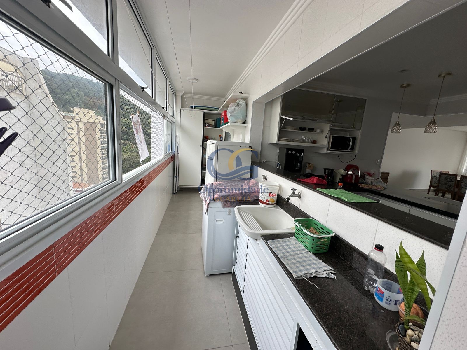 Apartamento na Praia das Pitangueiras, Guarujá - SP