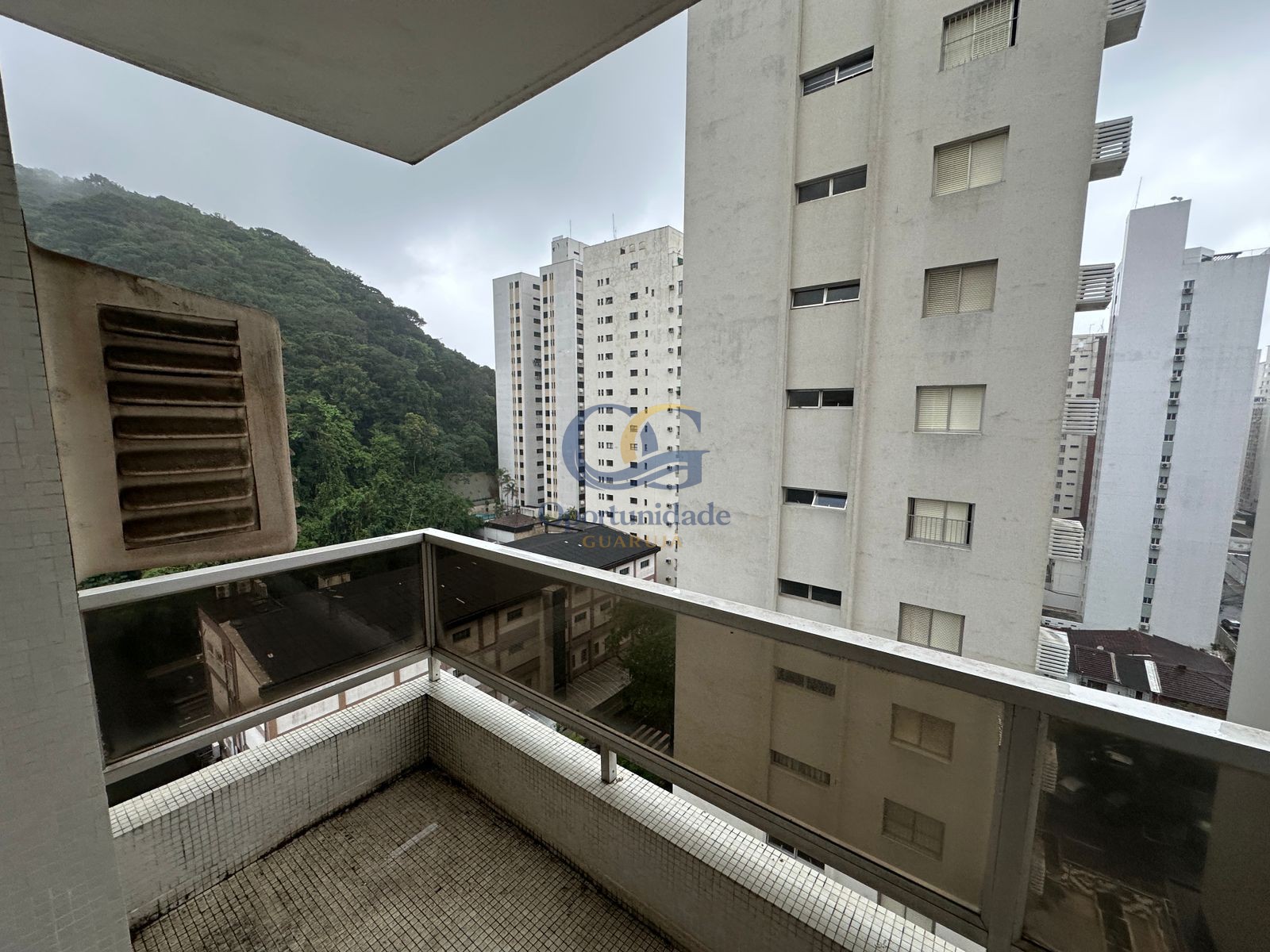 Apartamento na Praia das Pitangueiras, Guarujá - SP