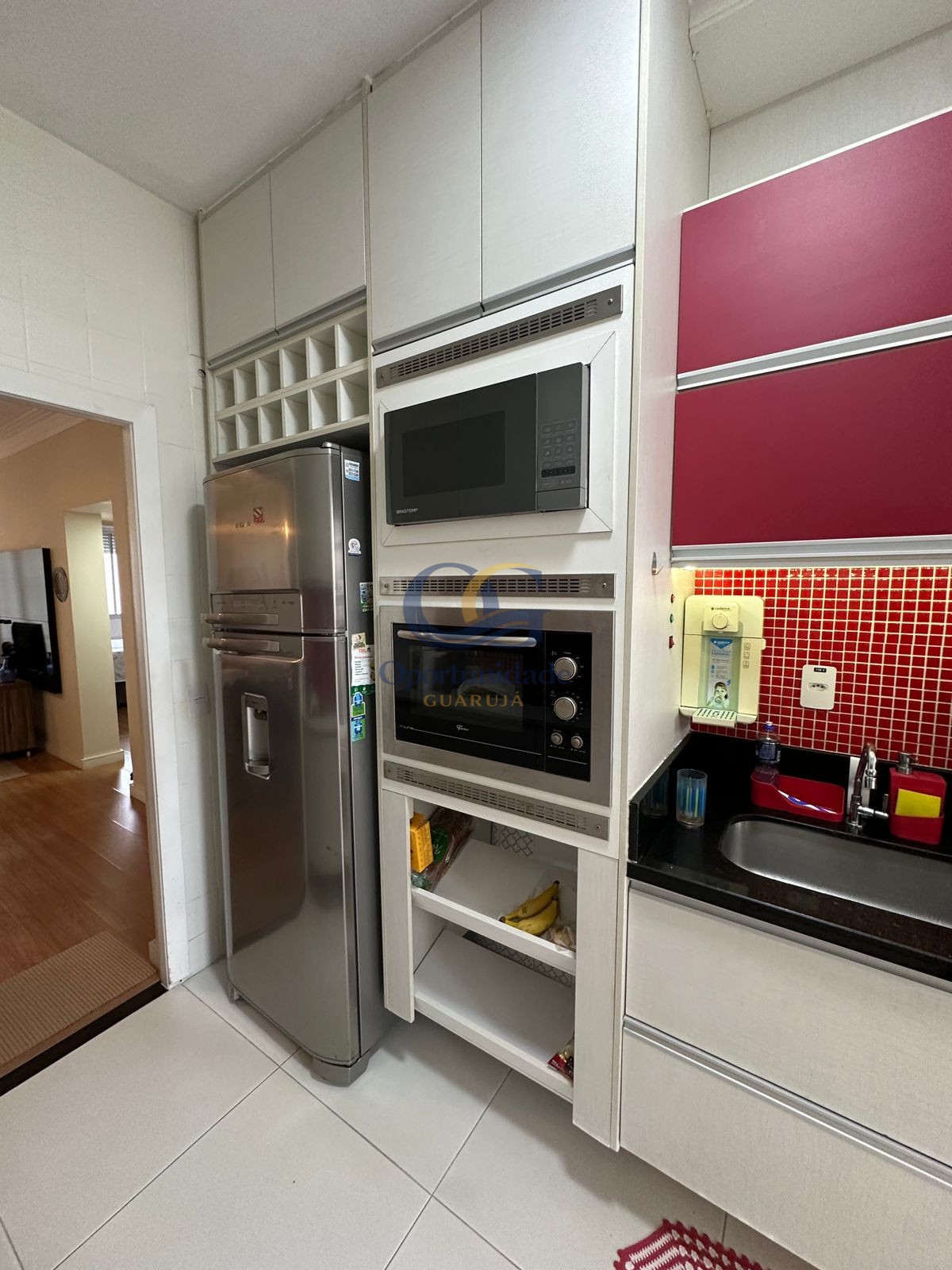 Apartamento na Praia das Pitangueiras, Guarujá - SP
