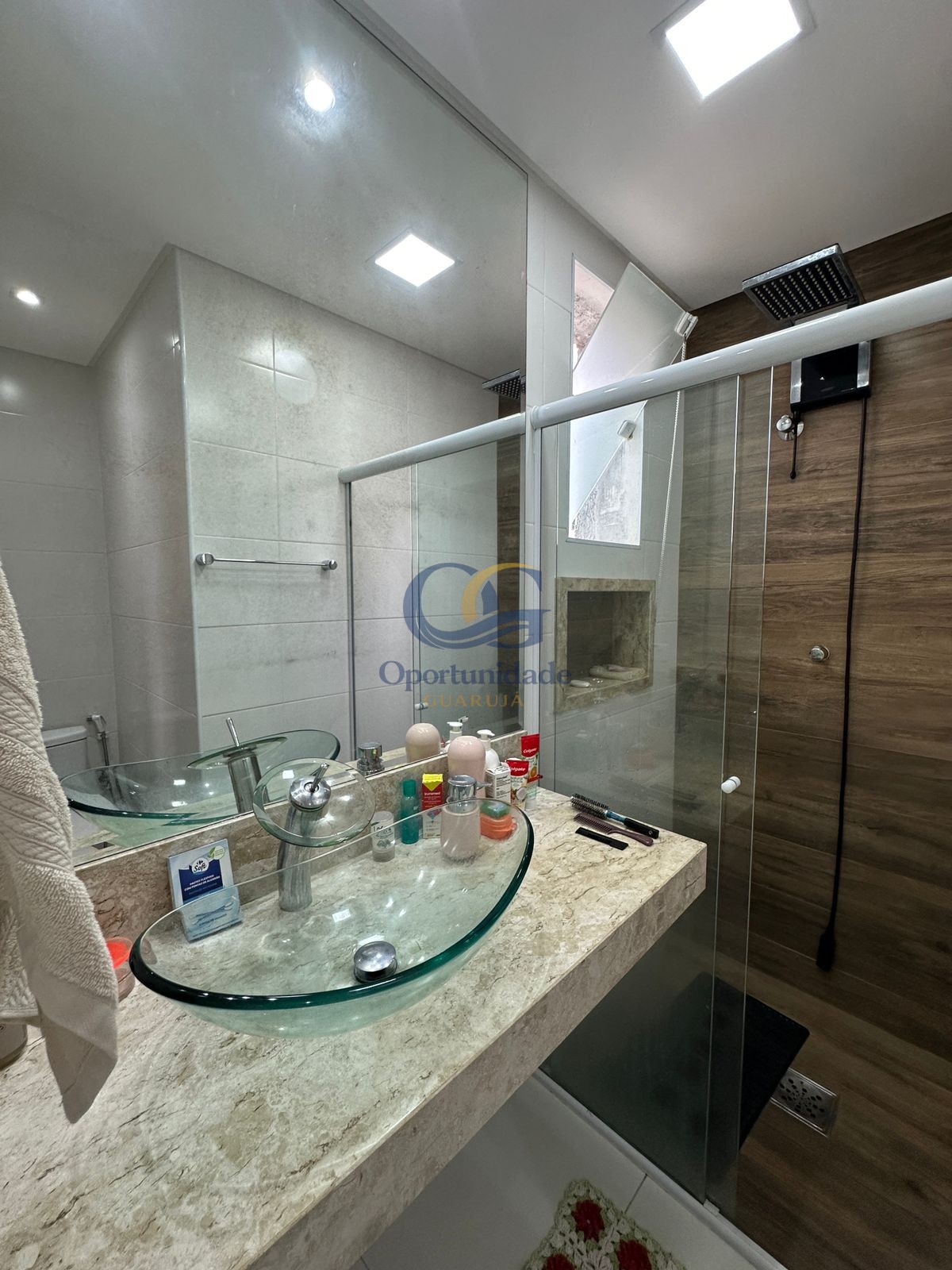 Apartamento na Praia das Pitangueiras, Guarujá - SP