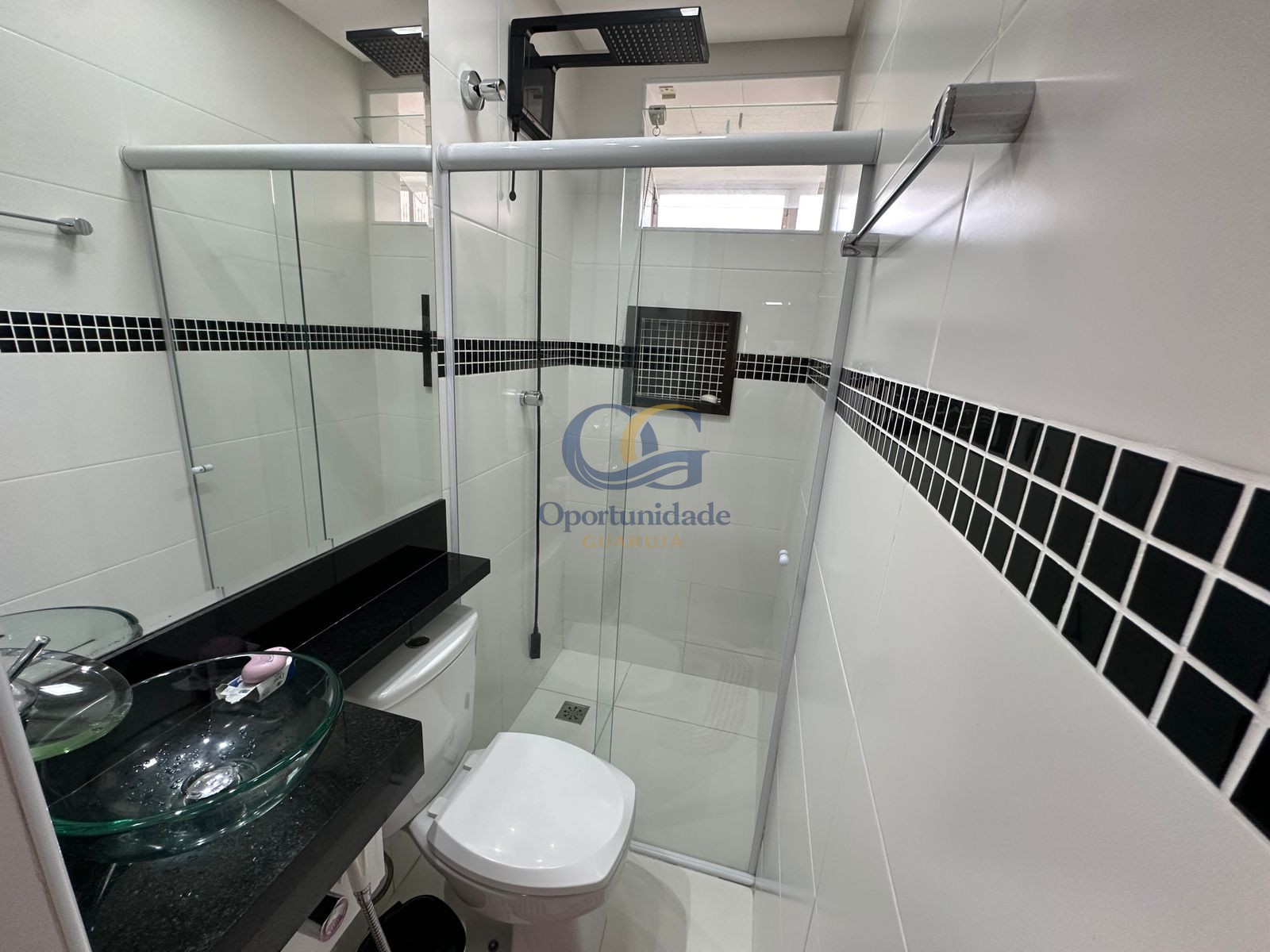 Apartamento na Praia das Pitangueiras, Guarujá - SP