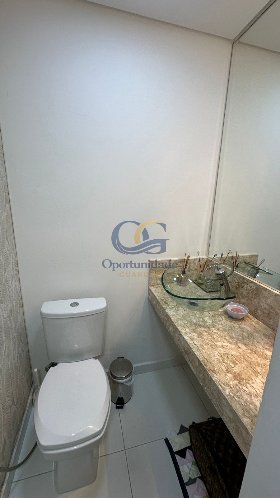 Apartamento na Praia das Pitangueiras, Guarujá - SP
