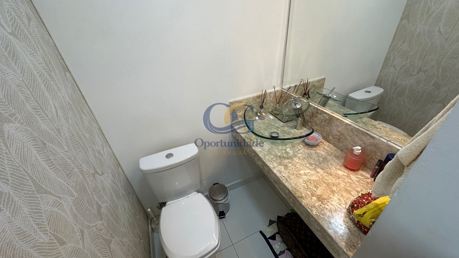 Apartamento na Praia das Pitangueiras, Guarujá - SP