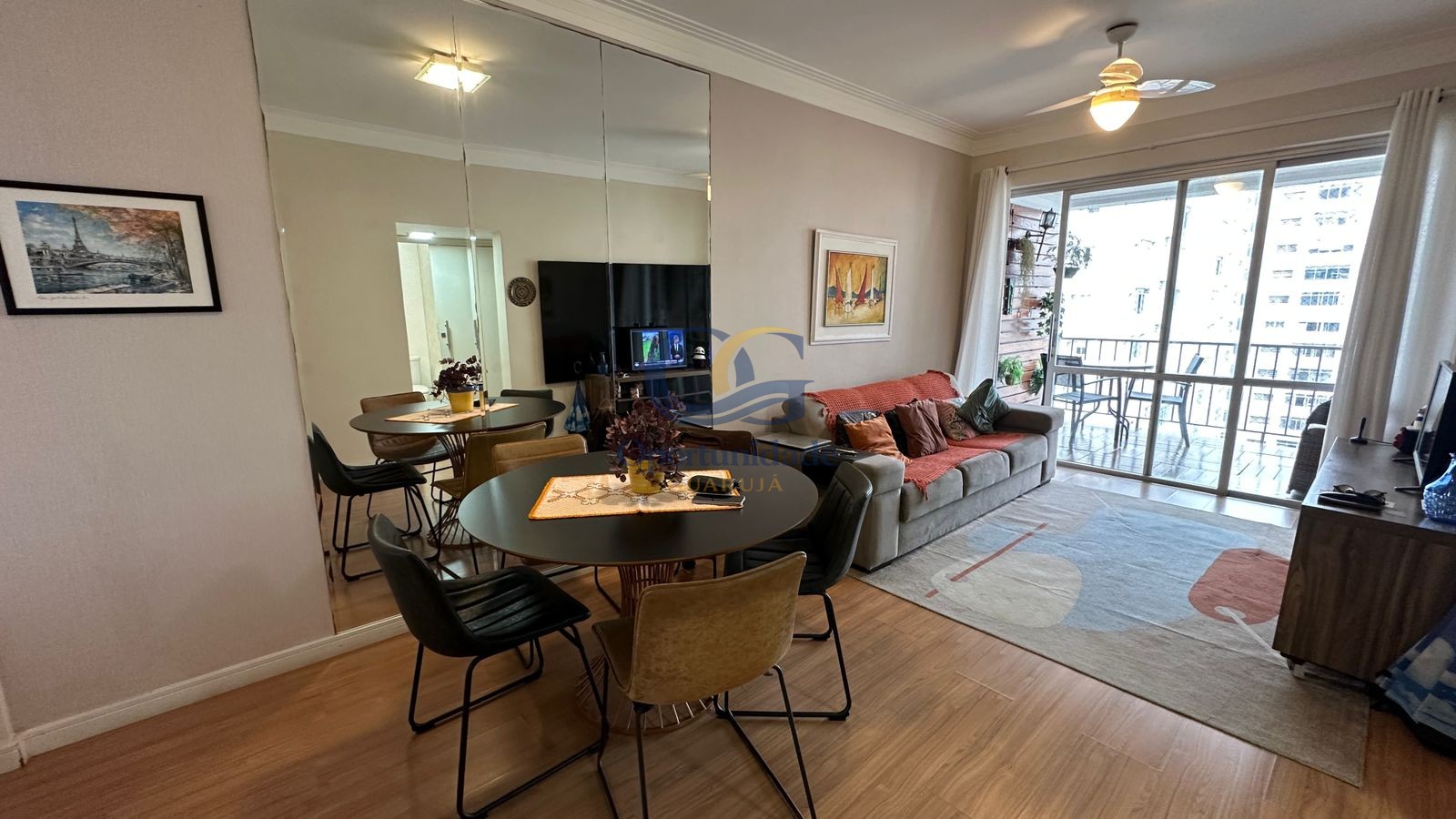 Apartamento na Praia das Pitangueiras, Guarujá - SP