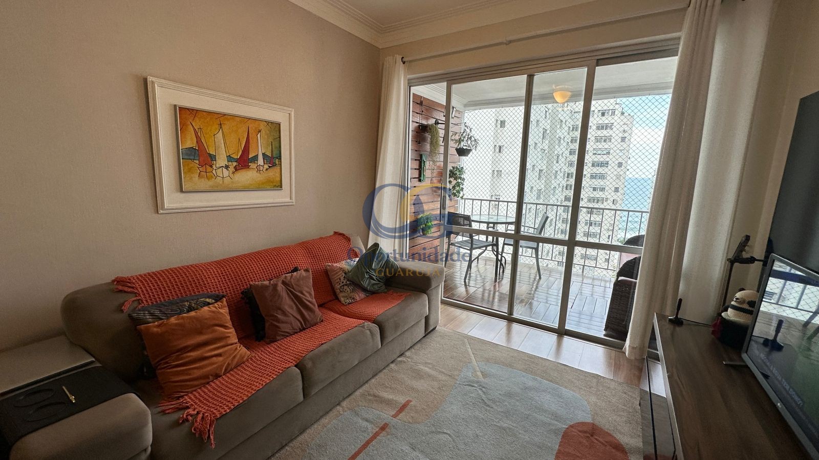 Apartamento na Praia das Pitangueiras, Guarujá - SP