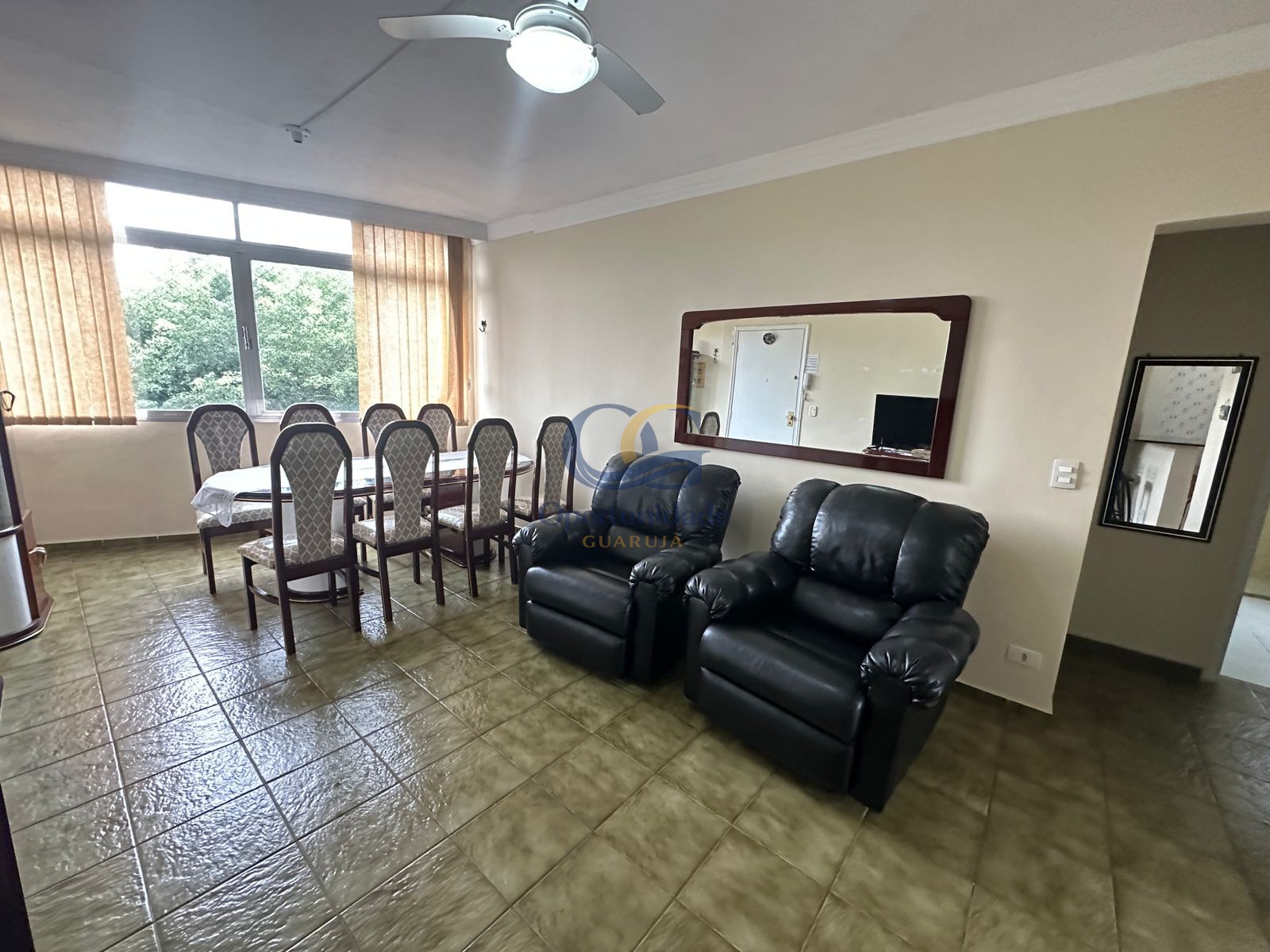 Apartamento na Praia das Pitangueiras, Guarujá - SP